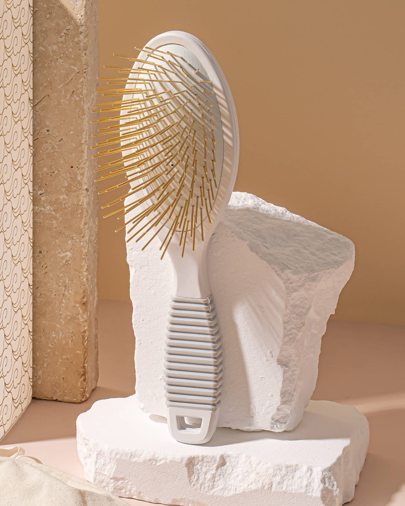 snowfox スカルプブラシ Gua Sha Hair & Scalp Brush: Love Heart Wooden Edition – Snow
