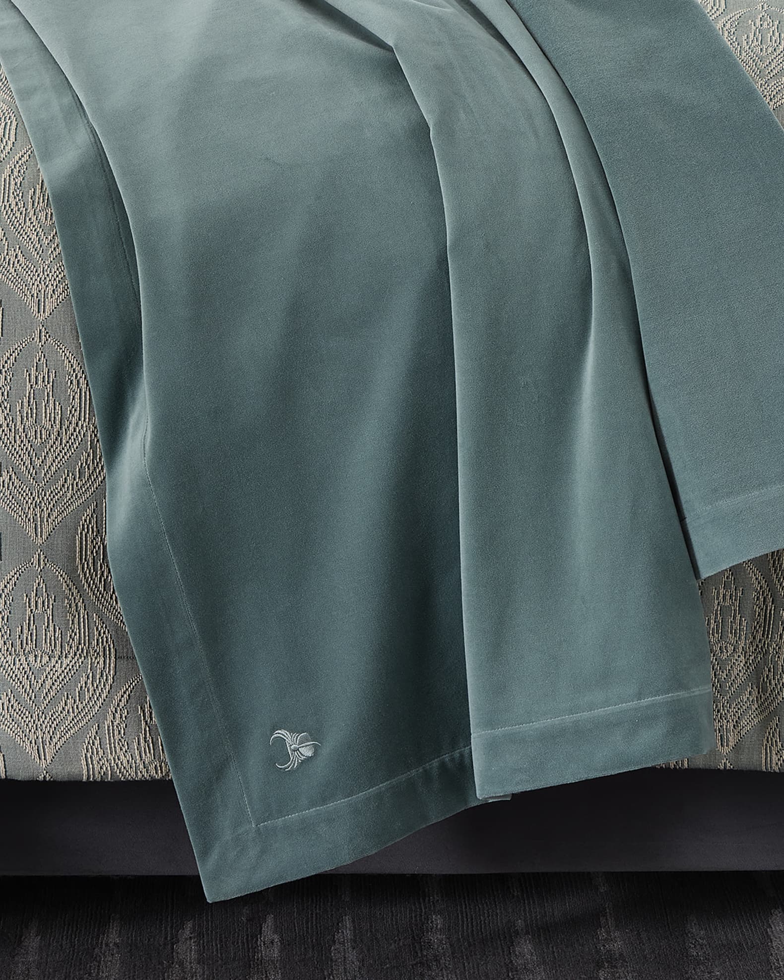 Pica Velvet Throw 0