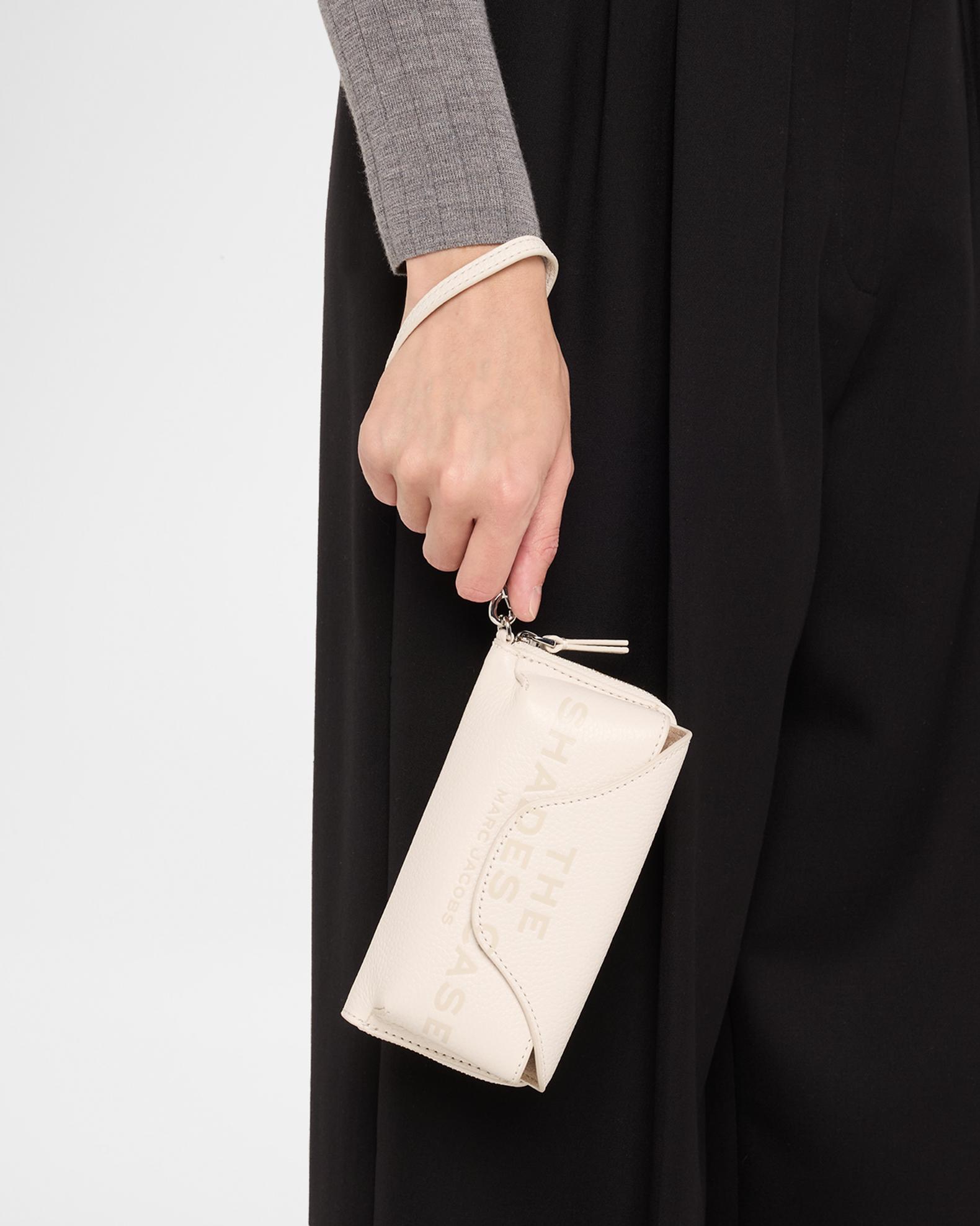 Marc Jacobs Pebble Leather Sunglasses Case | Neiman Marcus display picture 3