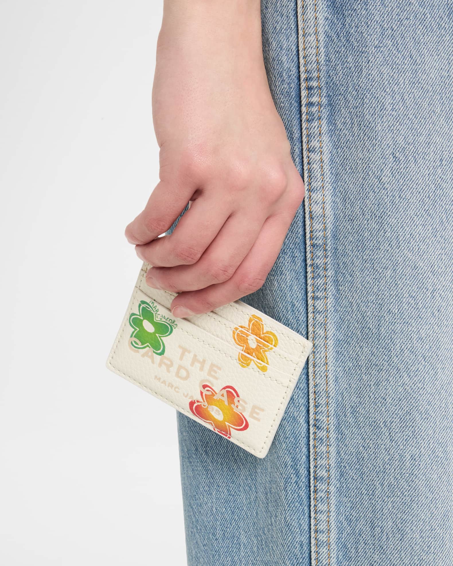 [MARC JACOBS]ワイルドデイジーレザーカードケース Marc Jacobs Wild Daisy Leather Card Case | Neiman Marcus