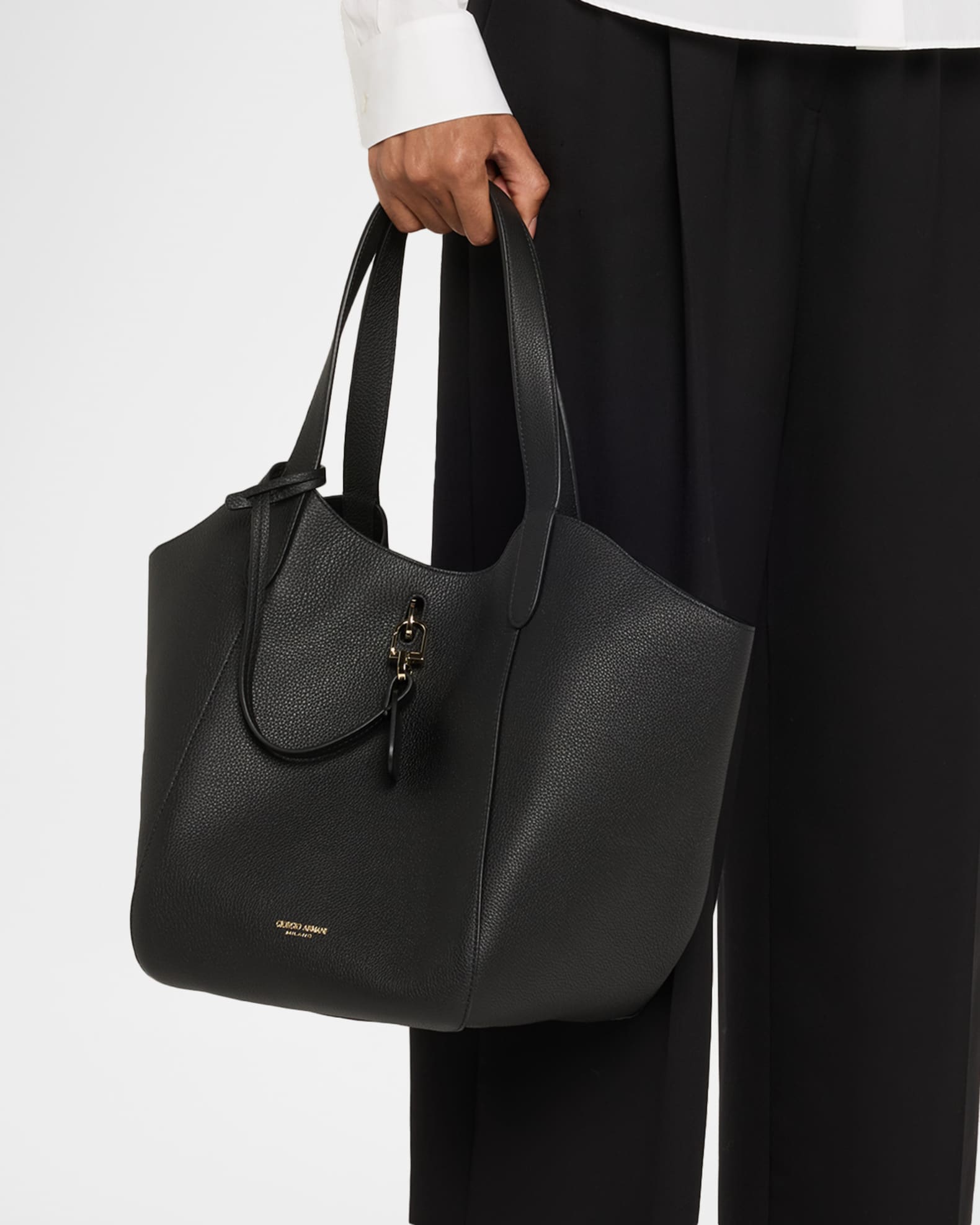 GIORGIO ARMANI ナイロン×レザー トートバッグ 南京錠付き Giorgio Armani Medium Pebble Leather Tote Bag | Neiman Marcus