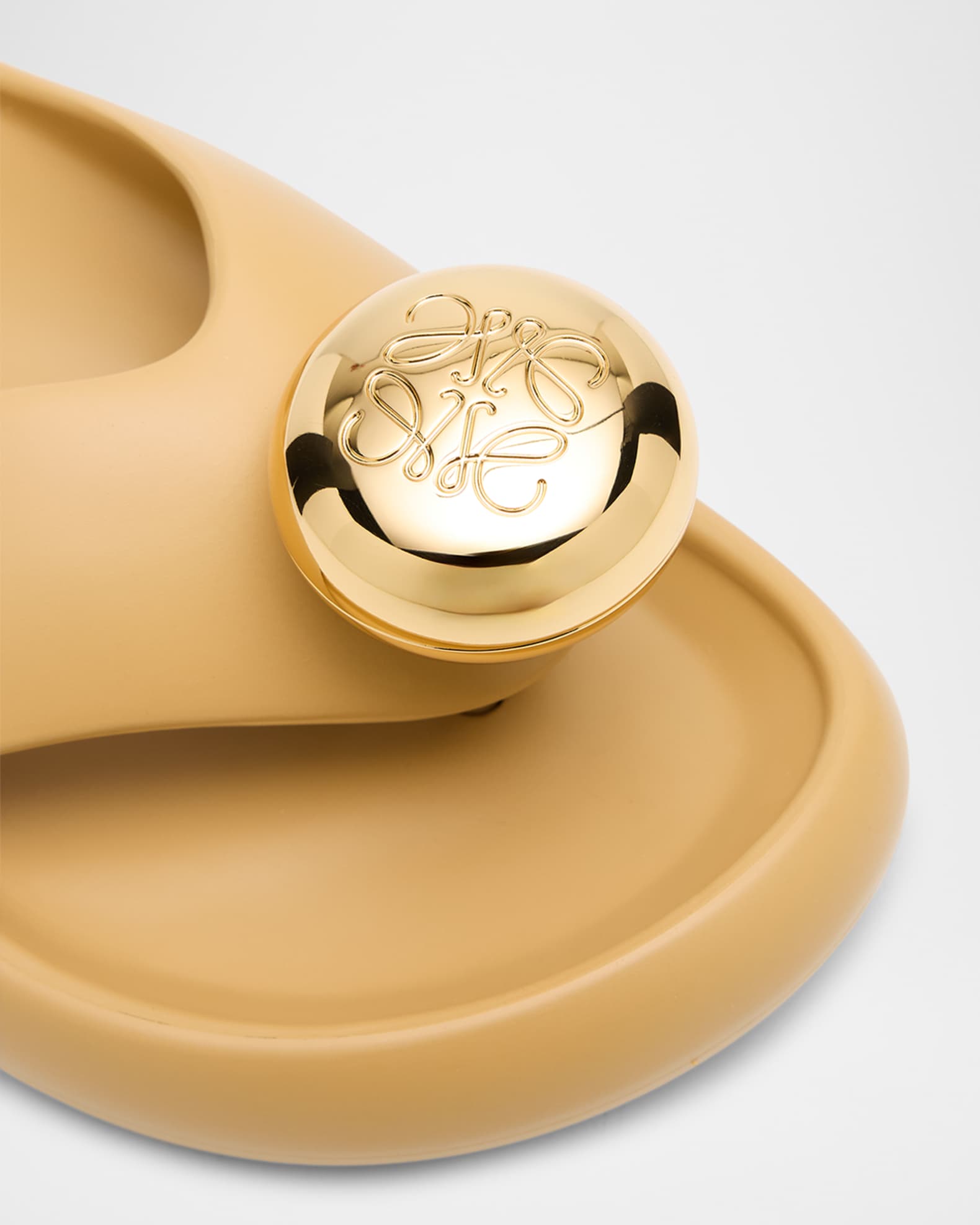 VIP【関税送料無料】希少 Loewe Pebble Slide Sandals LOEWE Pebble embellished leather slides | NET-A-PORTER