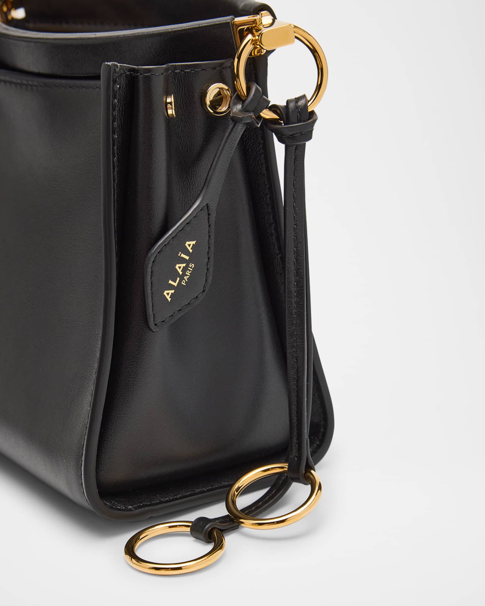 【ALAIA】 LE CLICK カーフスキン スモール スクエアバッグ ALAIA Le Click Small Square Shoulder Bag in Glossy Leather
