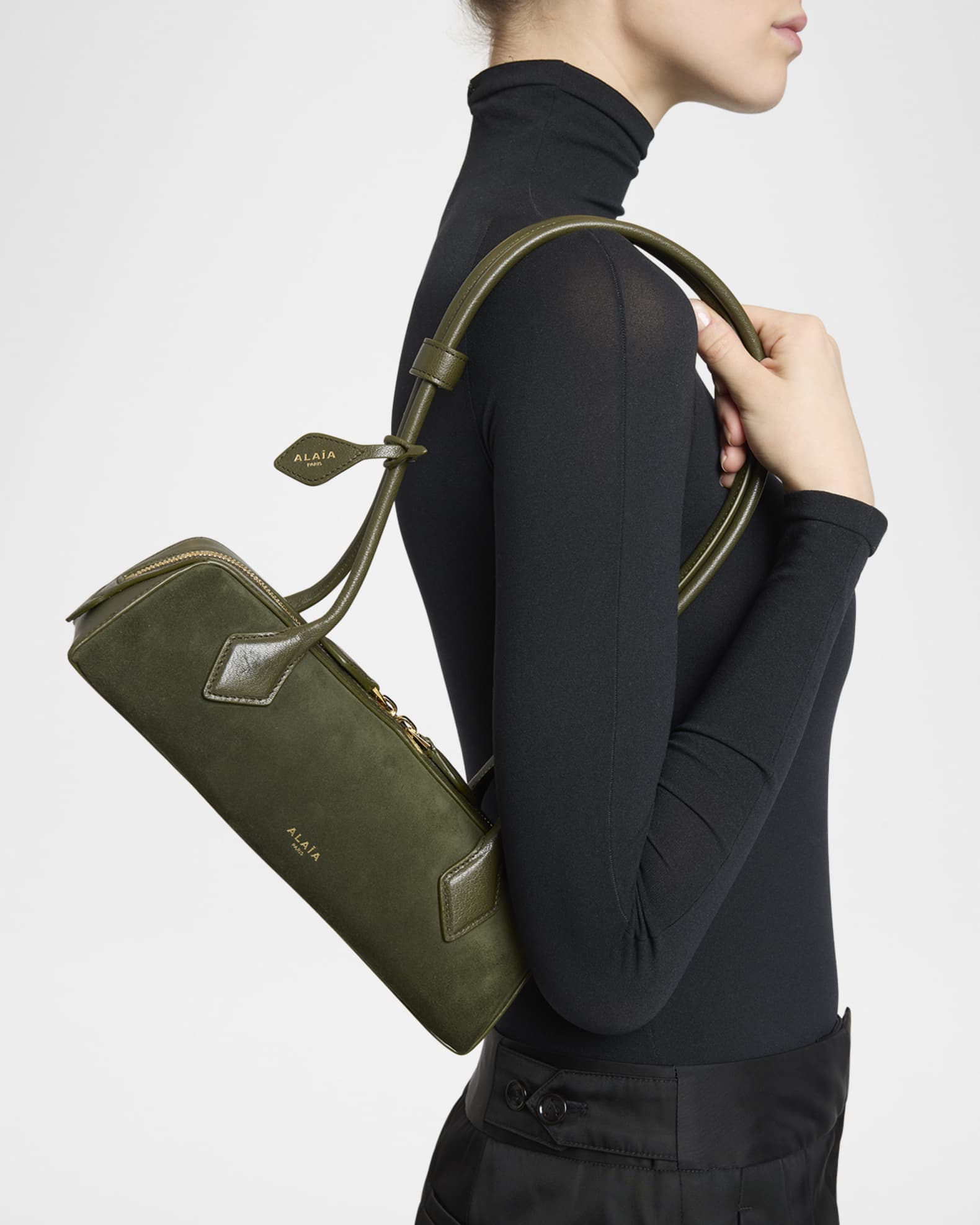 ALAIA★Teckel スモールスエードショルダーバッグ ALAIA Le Teckel Small Shoulder Bag in Suede and Leather