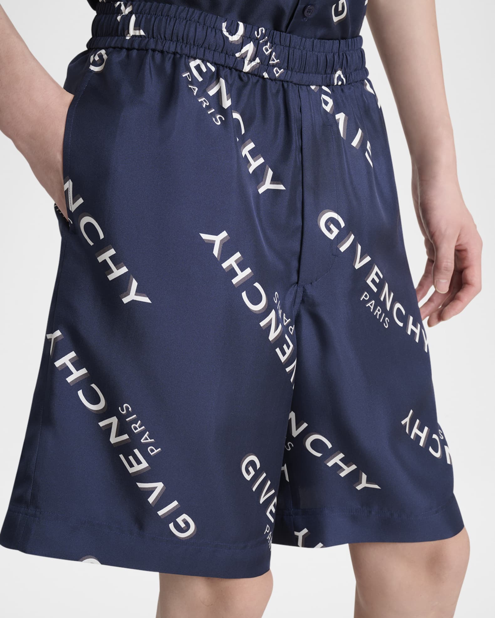 ショーツ GIVENCHY NAVY BLUE WOOL SHORTS Givenchy high-waisted Wool Shorts | Blue | FARFETCH PH