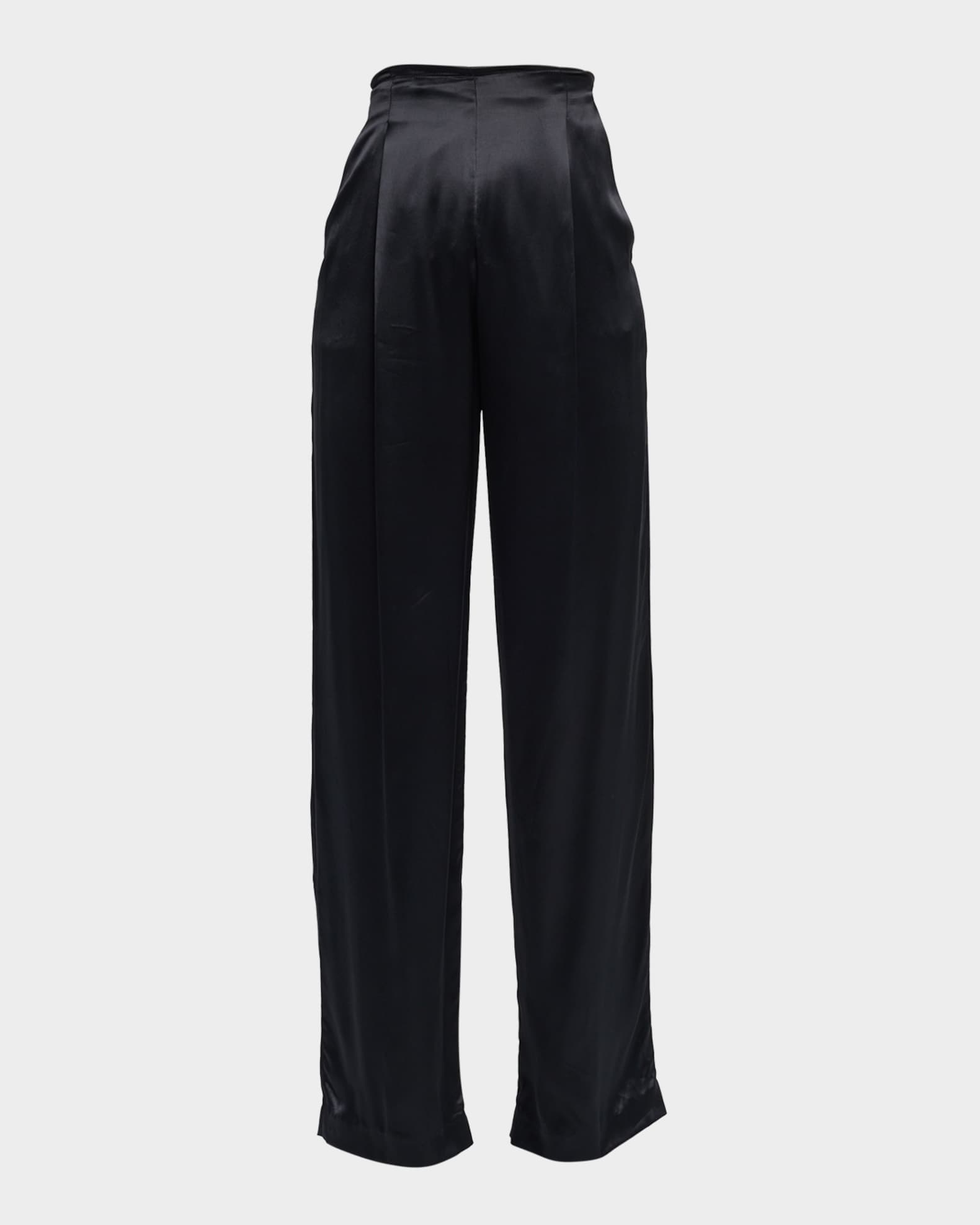 https://media.neimanmarcus.com/f_auto,q_auto:low,ar_4:5,c_fill,dpr_2.0,w_790/01/nm_5028739_100106_m