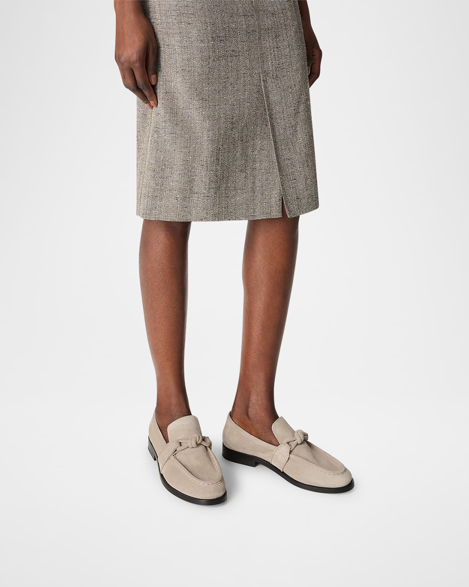 ローファー・オックスフォード BOTTEGA VENETA SAND SUEDE ASTAIRE LOAFERS Bottega Veneta Men's Astaire Suede Knot Loafers | Neiman Marcus