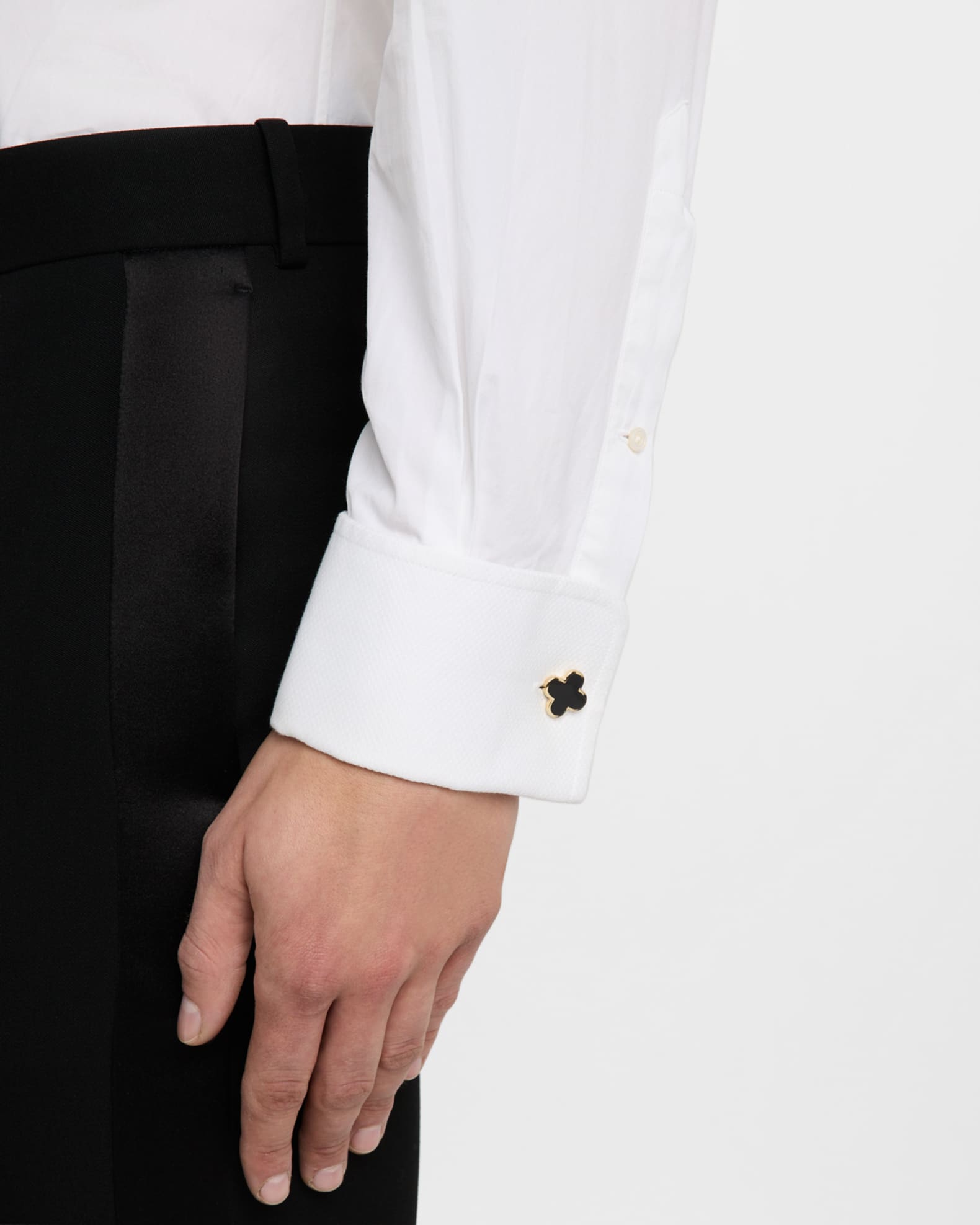 Men's 18K Gold Vermeil Black Onyx Clover Cufflinks 1