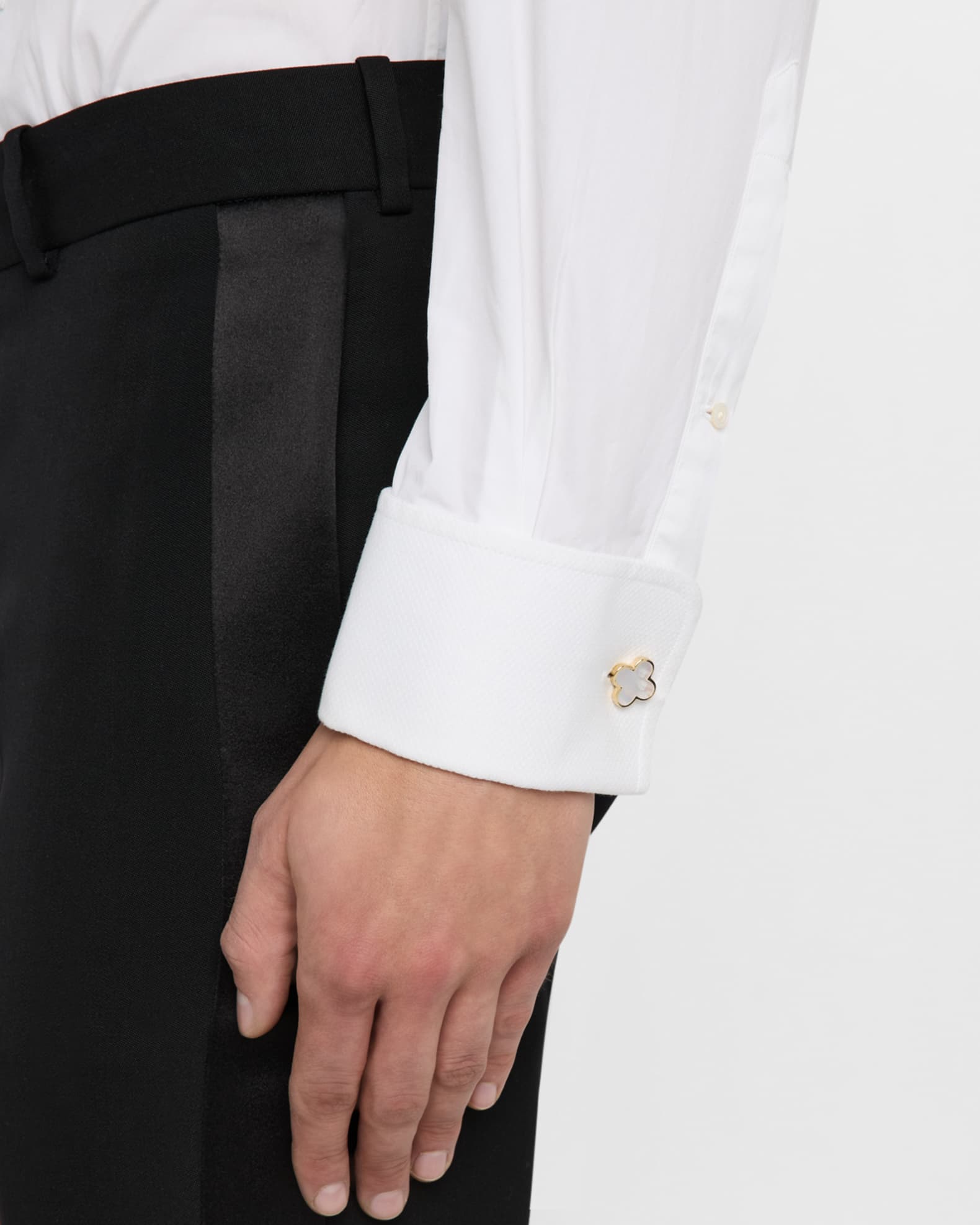 Men's 18K Gold Vermeil Mother of Pearl Clover Cufflinks 1