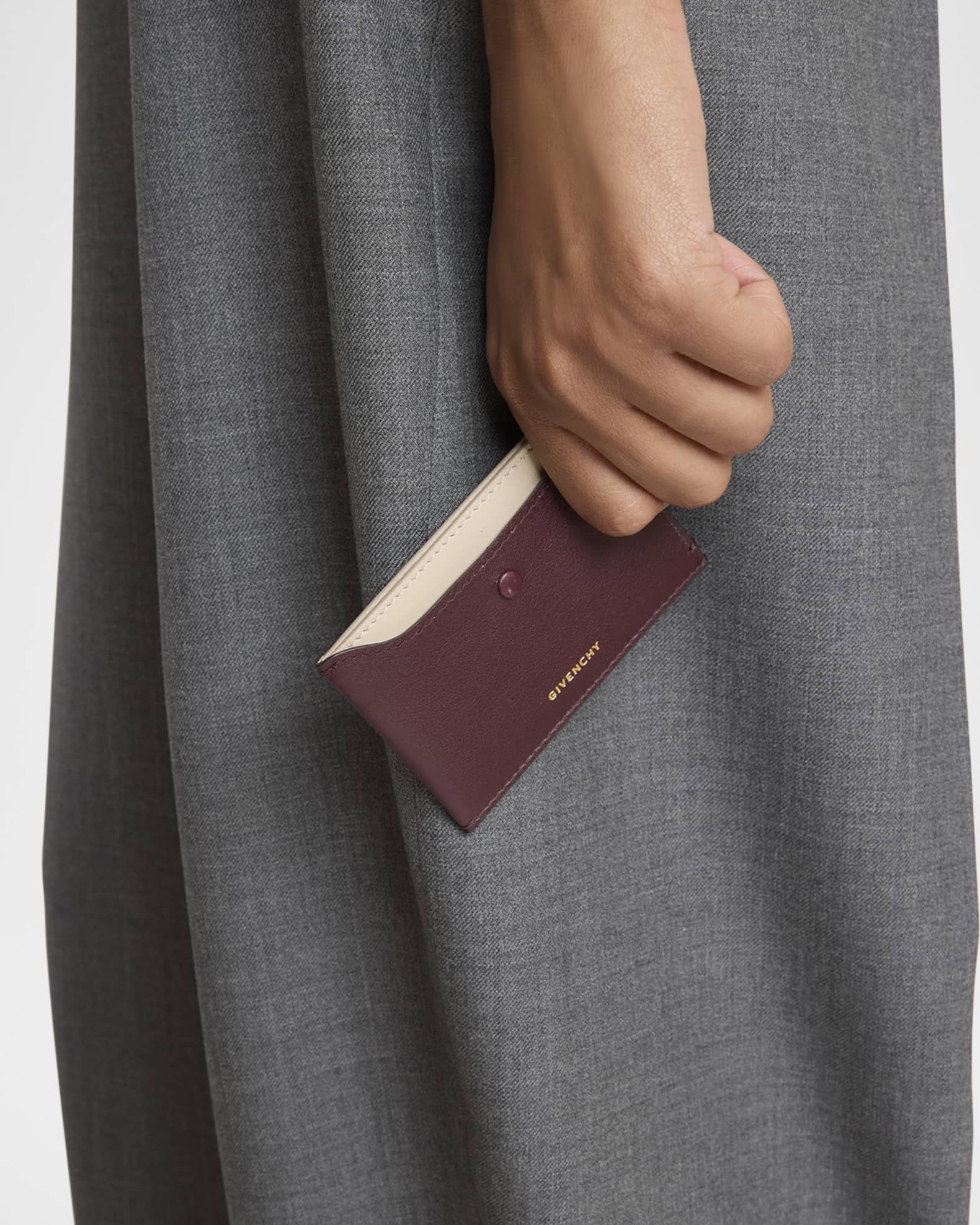 GIVENCHY Apple カードケース 名刺入れ ゴールドxブラック Givenchy Day Card Case in Shiny Leather | Neiman Marcus