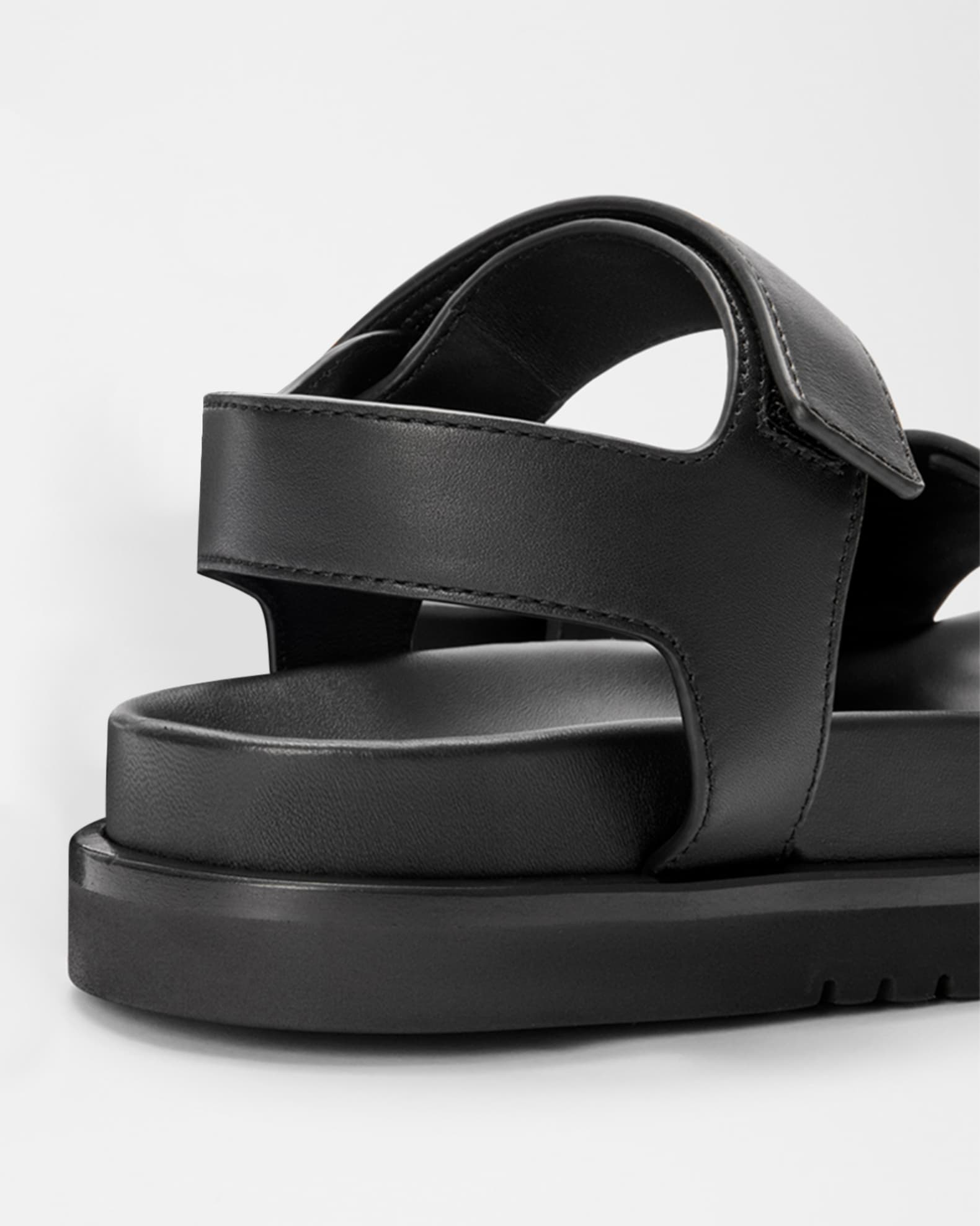 サンダル・ミュール LOEWE BLACK LEATHER PEBBLE SANDALS Black Pebble embellished leather slides | LOEWE | NET-A-PORTER