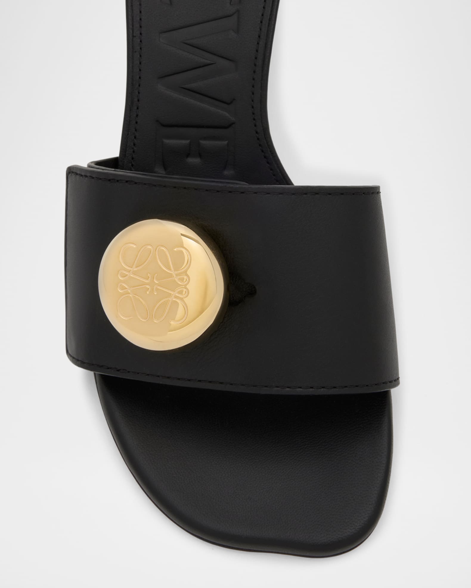 サンダル・ミュール Loewe Pebble Slide LOEWE Pebble embellished leather slides | NET-A-PORTER