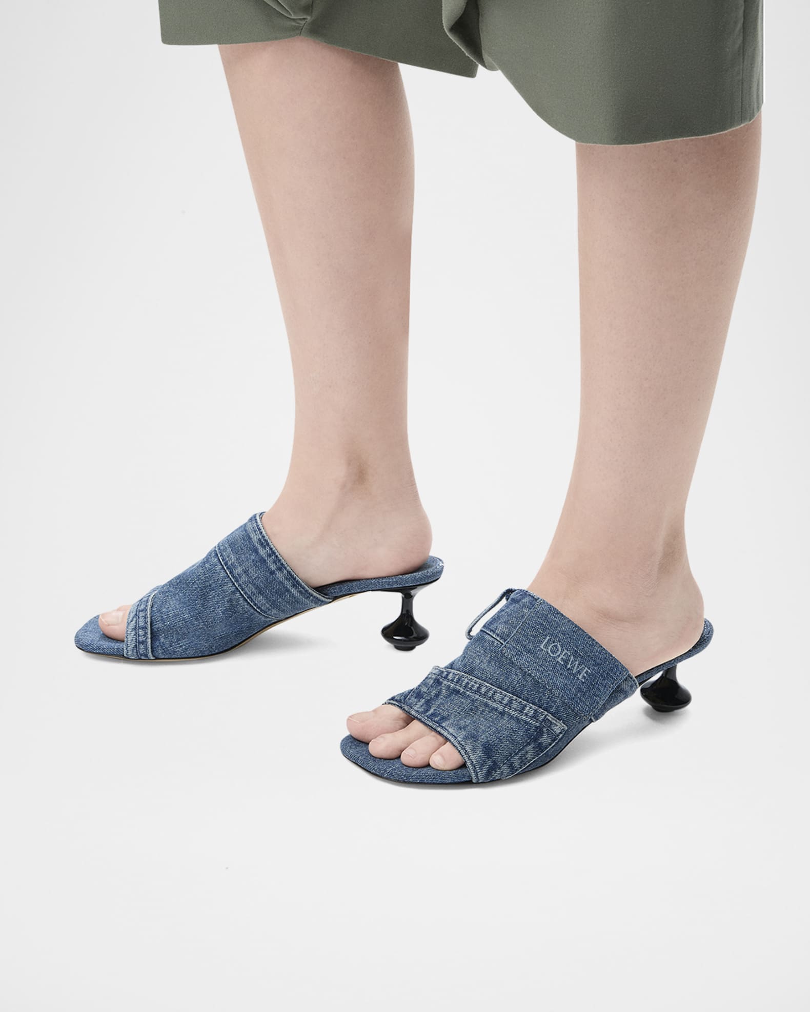 【LOEWE】「トイパンタ」サンダル Loewe Toy Panta Denim Slide Sandals | Neiman Marcus