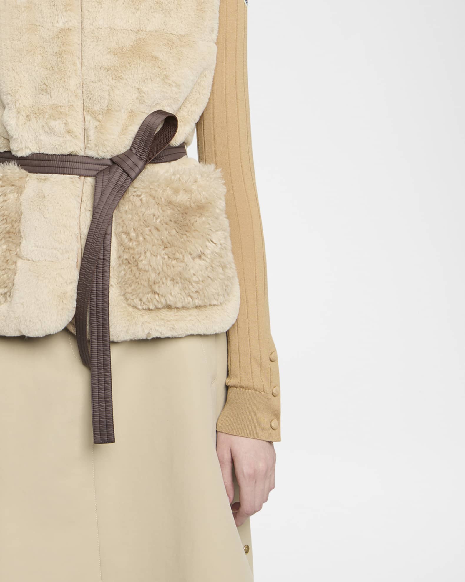 【関税＆送料込み】Moncler 'Joui' Vest Moncler Joui Vest | Neutrals | FARFETCH