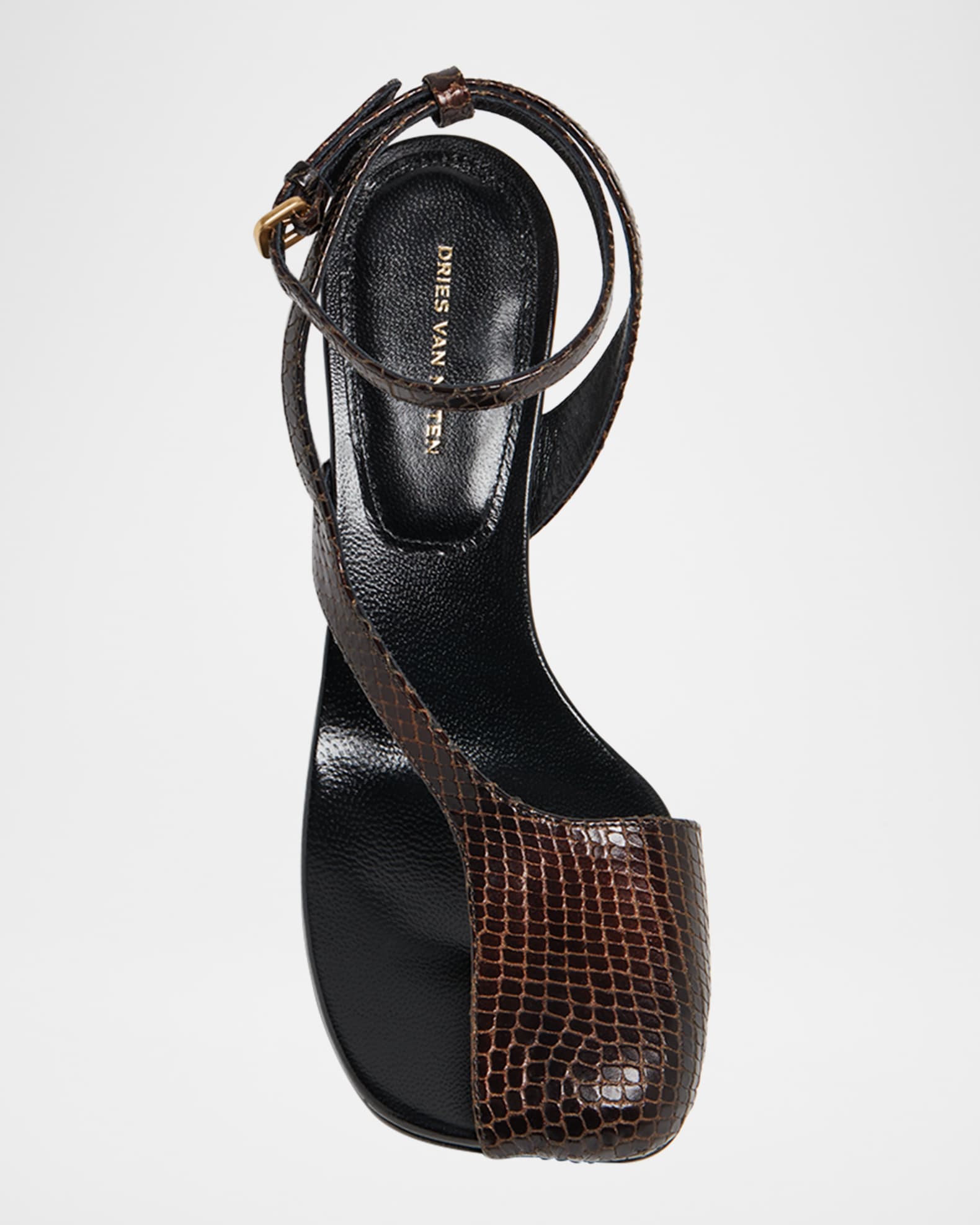 注目の的！【Dries Van Noten】Leather wedges Dries Van Noten Strappy Patent Leather Wedge Sandals
