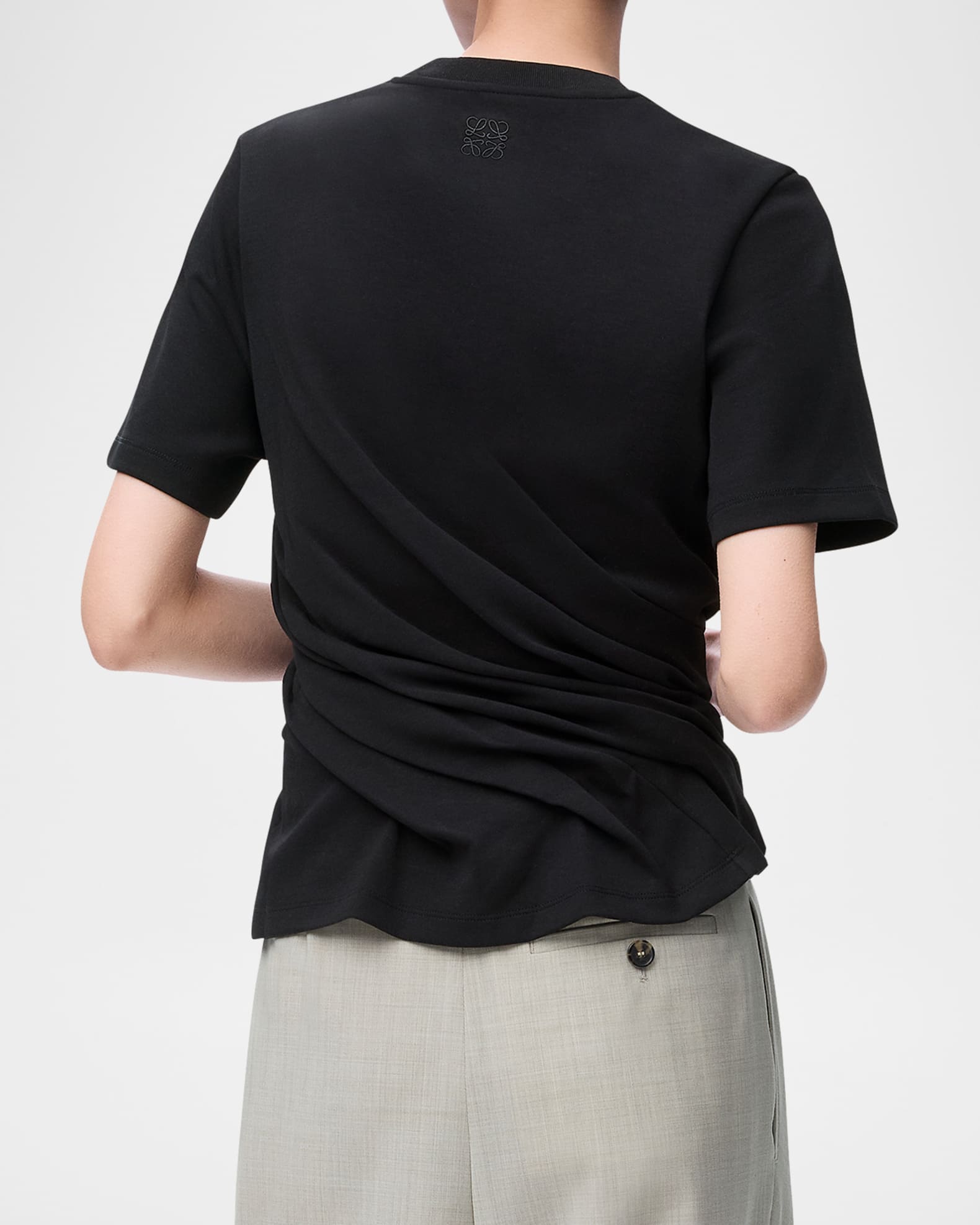 Tシャツ・カットソー Loewe EMBROIDERED TSHIRT DRAPED Loewe Short-Sleeve Draped Twisted T-Shirt | Neiman Marcus