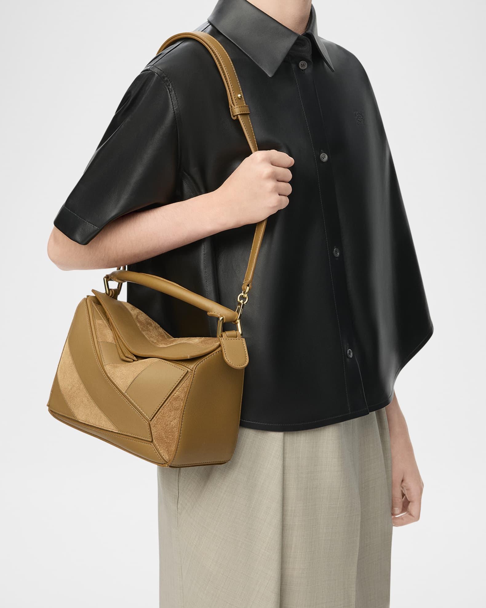 LOEWE ストロー レザーハンドバッグ Loewe Puzzle Small Leather Woven Top-Handle Bag Black and Gold