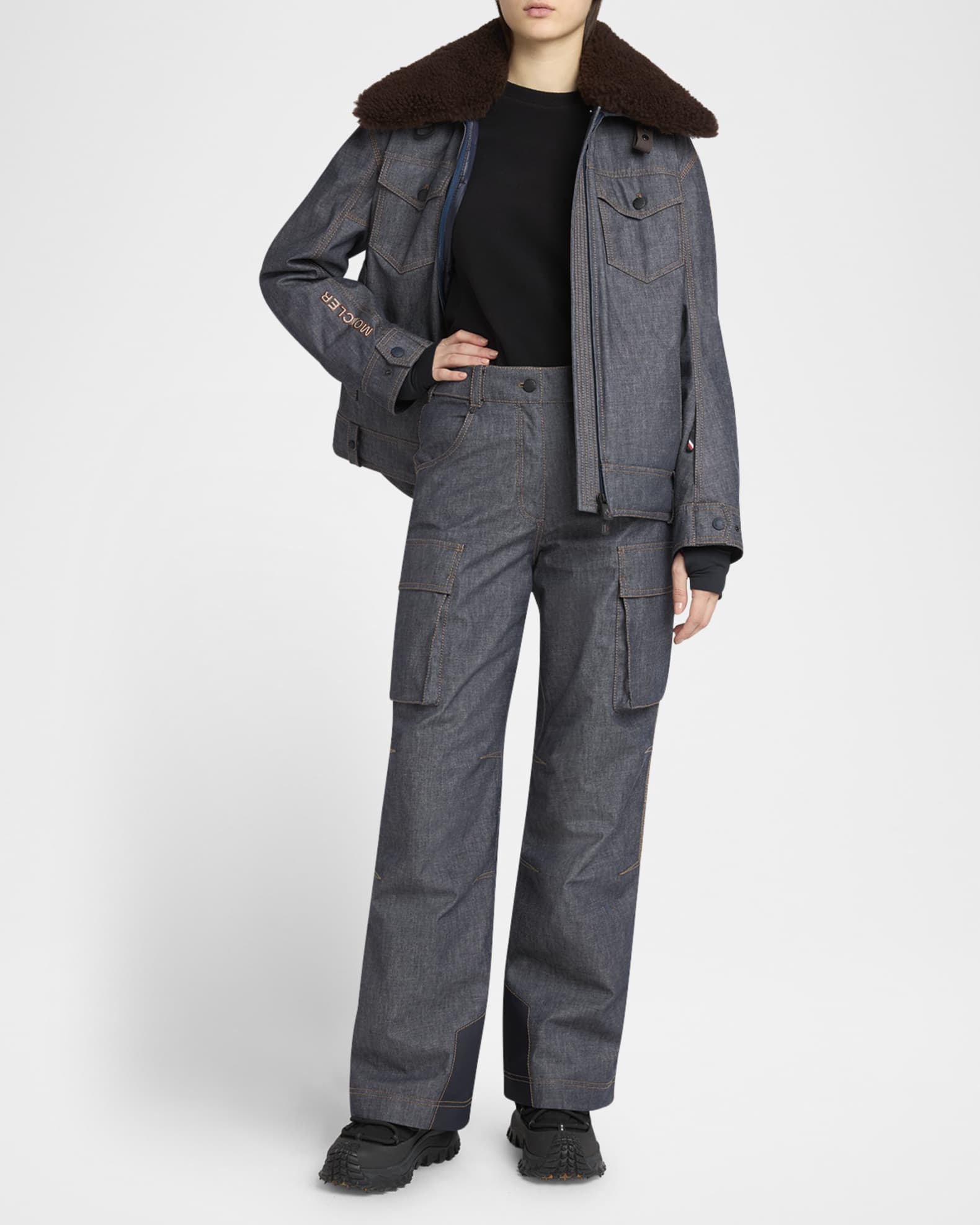 MONCLER ブラックジャケット チェーンディテール MONCLER/XS(00)/ブラック/ダウンジャケット/TORCYN/型番C20934683345