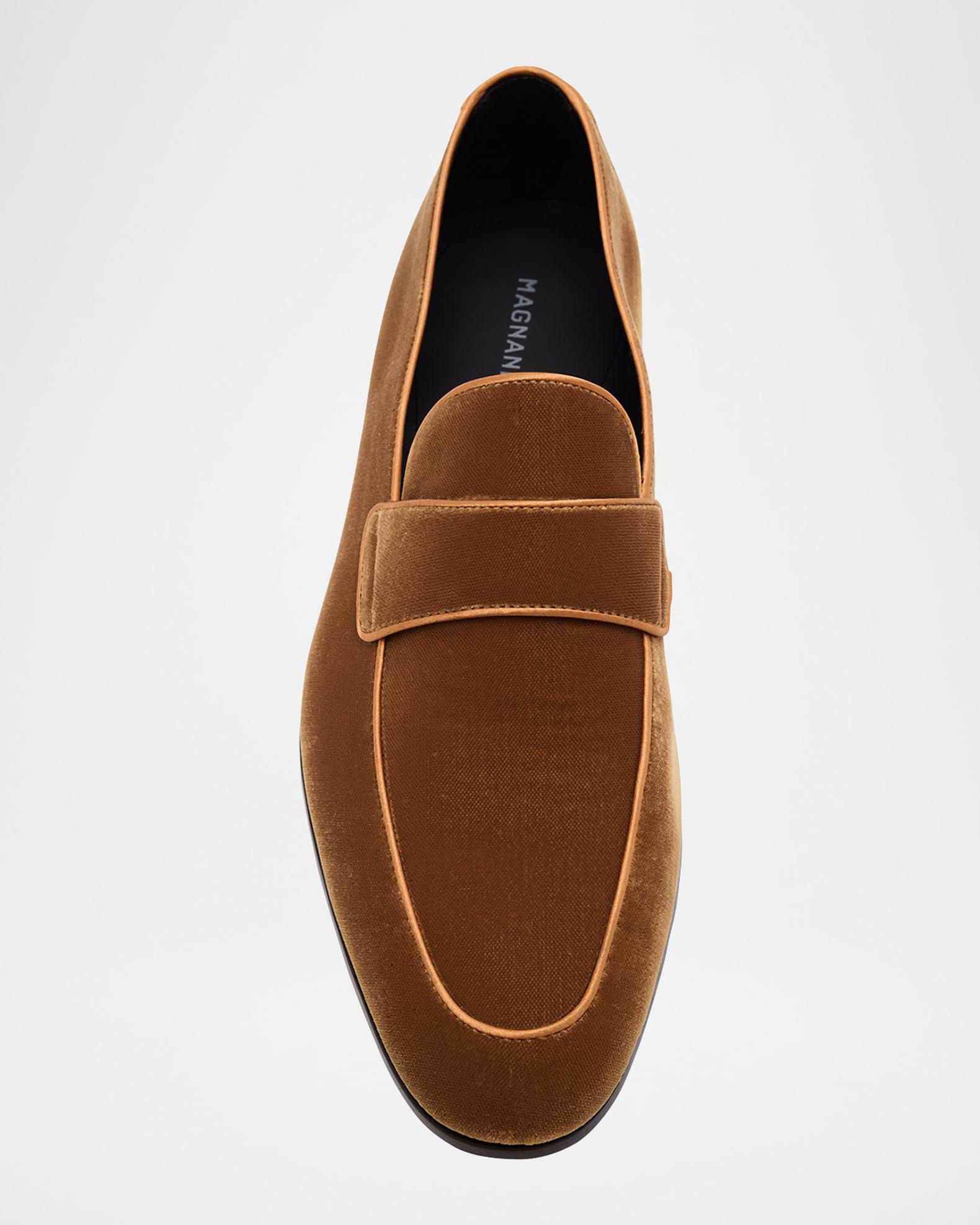 人文 marquiscount Magnanni Men's Jasper II Velvet Keeper Loafers | Neiman Marcus