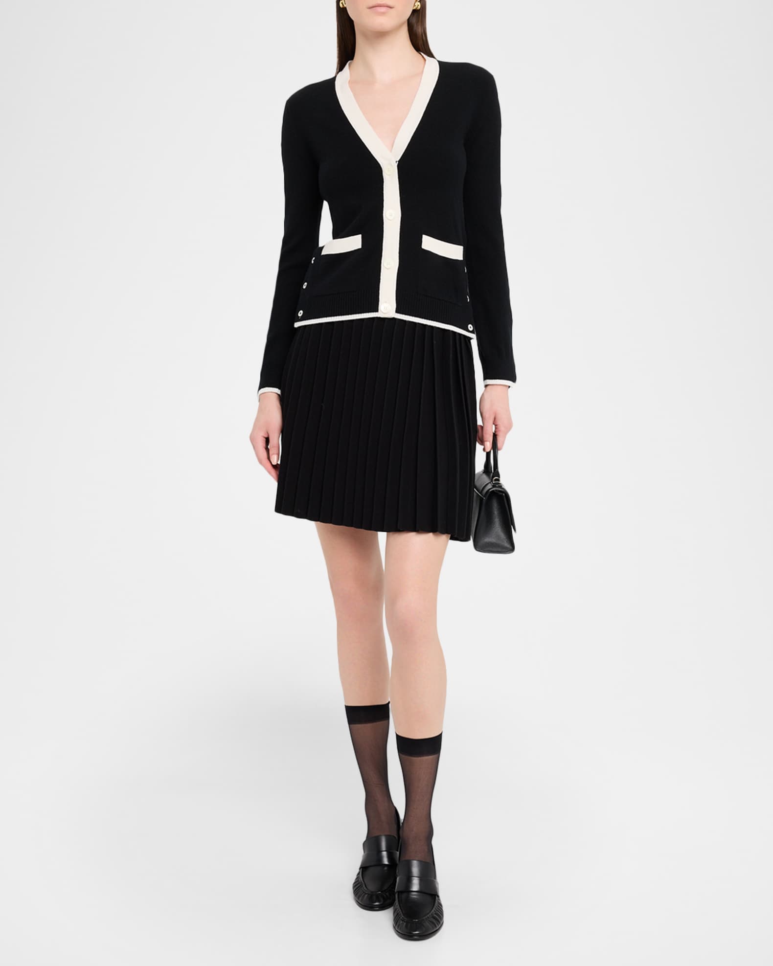 V-Neck Cardigan in Cashmere 1