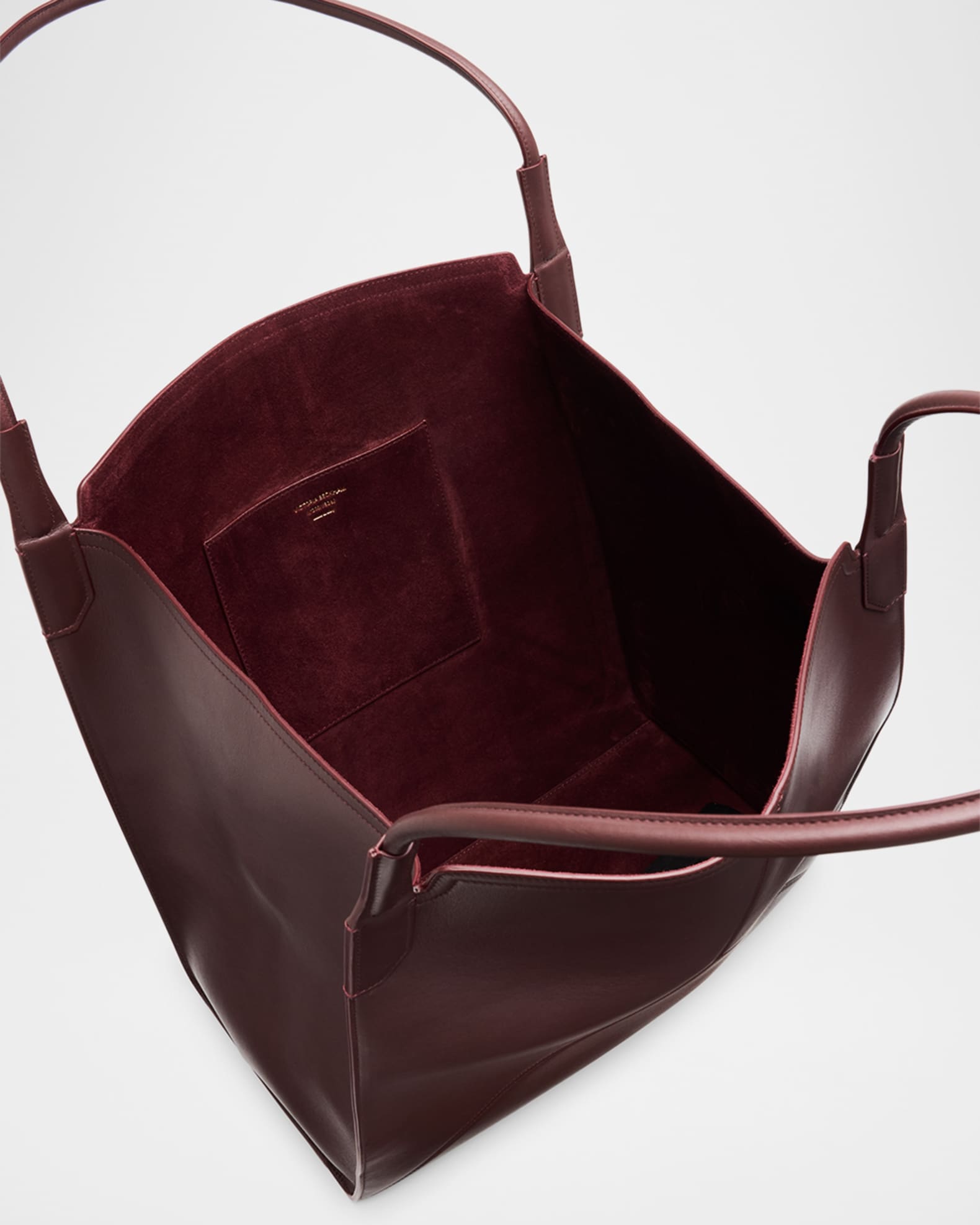 【Victoria Beckham】ビクトリアラージレザートートバッグ Victoria Beckham Victoria Leather Tote Bag | Neiman Marcus