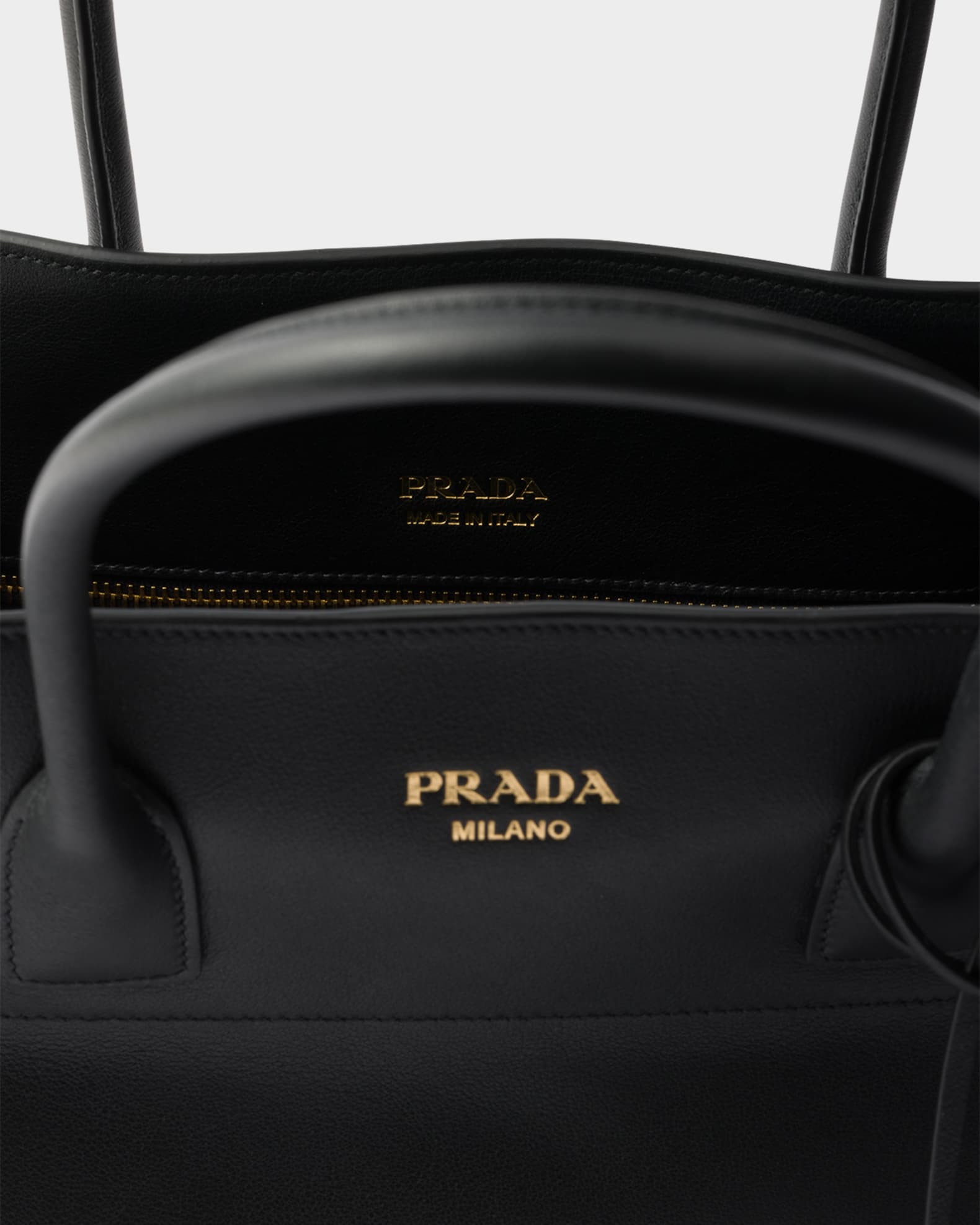 【関税&送料込】Prada Soft Grainy Leather Medium Shooping Ba Prada Soft Grain Leather Shoulder Bag - Bergdorf Goodman