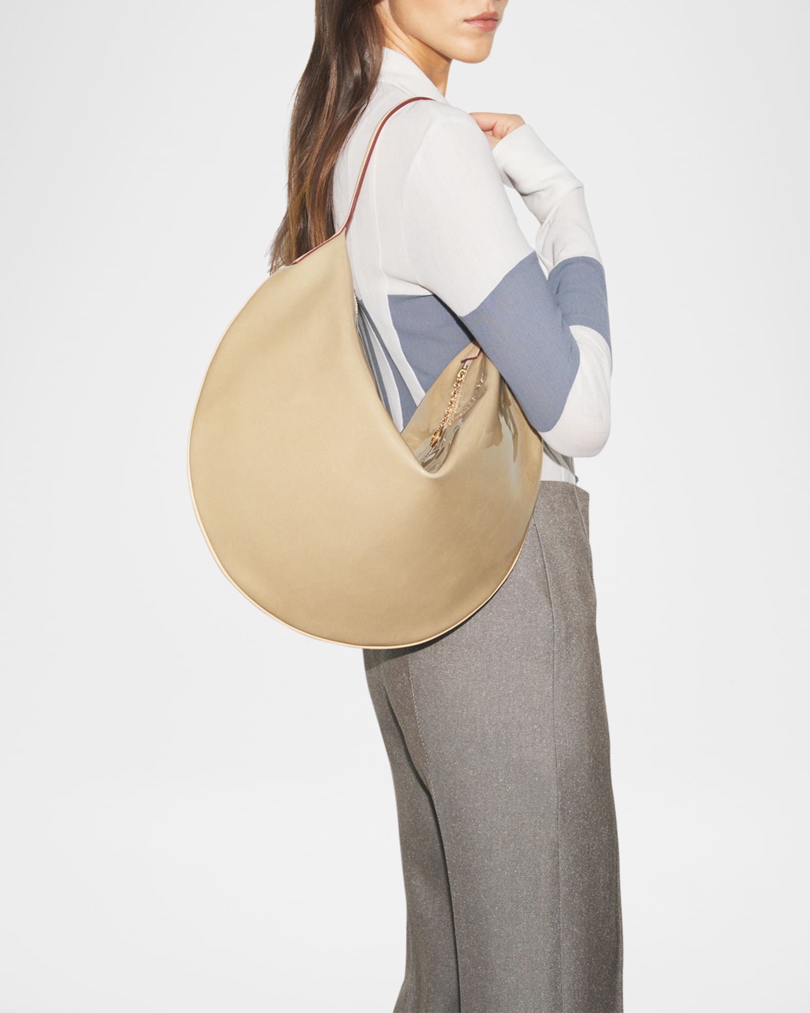 【関税込み】Tory Burch ブルー Balloon エナメル バッグ Tory Burch Patent Balloon Bag | Neiman Marcus