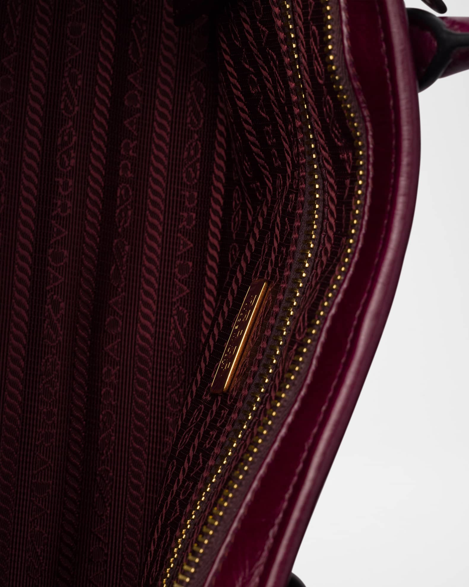 トートバッグ PRADA AUBERGINE LEATHER MEDIUM SHOPPING BAG Prada Aubergine Leather Medium Shopping Bag | italist