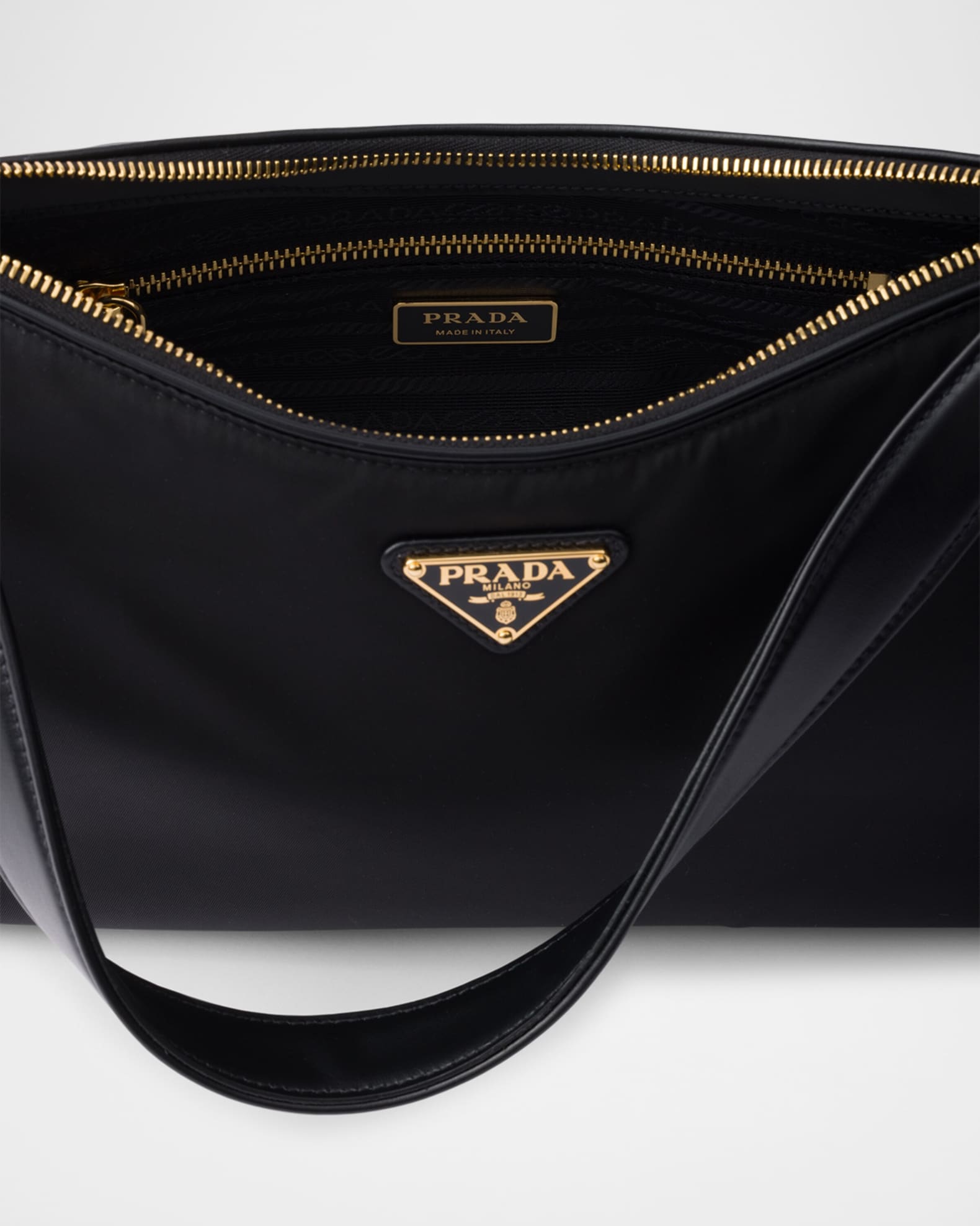 ショルダーバッグ・ポシェット PRADA BLACK NYLON LARGE AIMEE SHOULDER BAG Prada Aimee Large Re-Nylon & Leather Shoulder Bag with