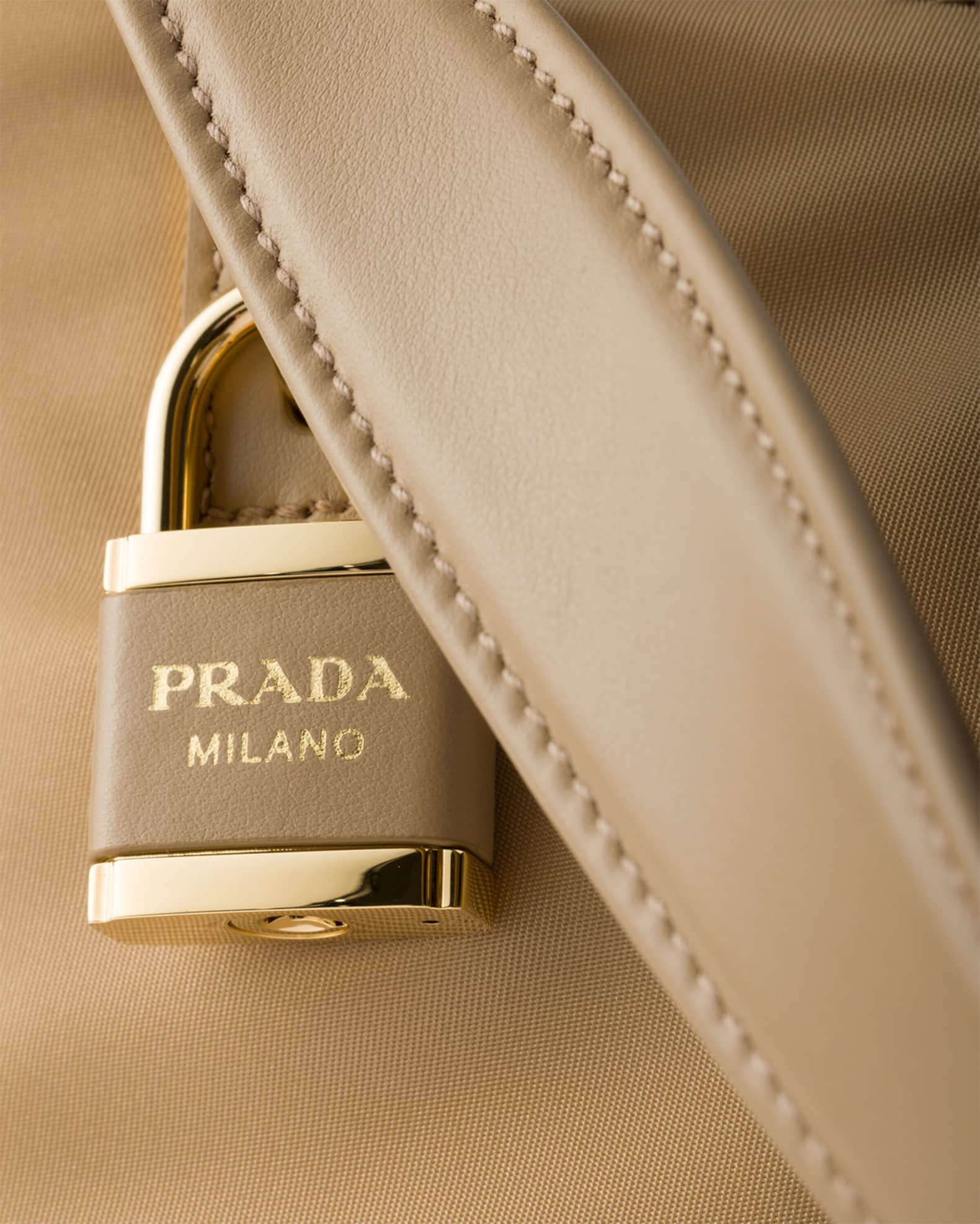 【PRADA】PRADA南京錠付きAimee大型Re-Nylonバッグ Prada Aimee Large Re-Nylon & Leather Shoulder Bag with