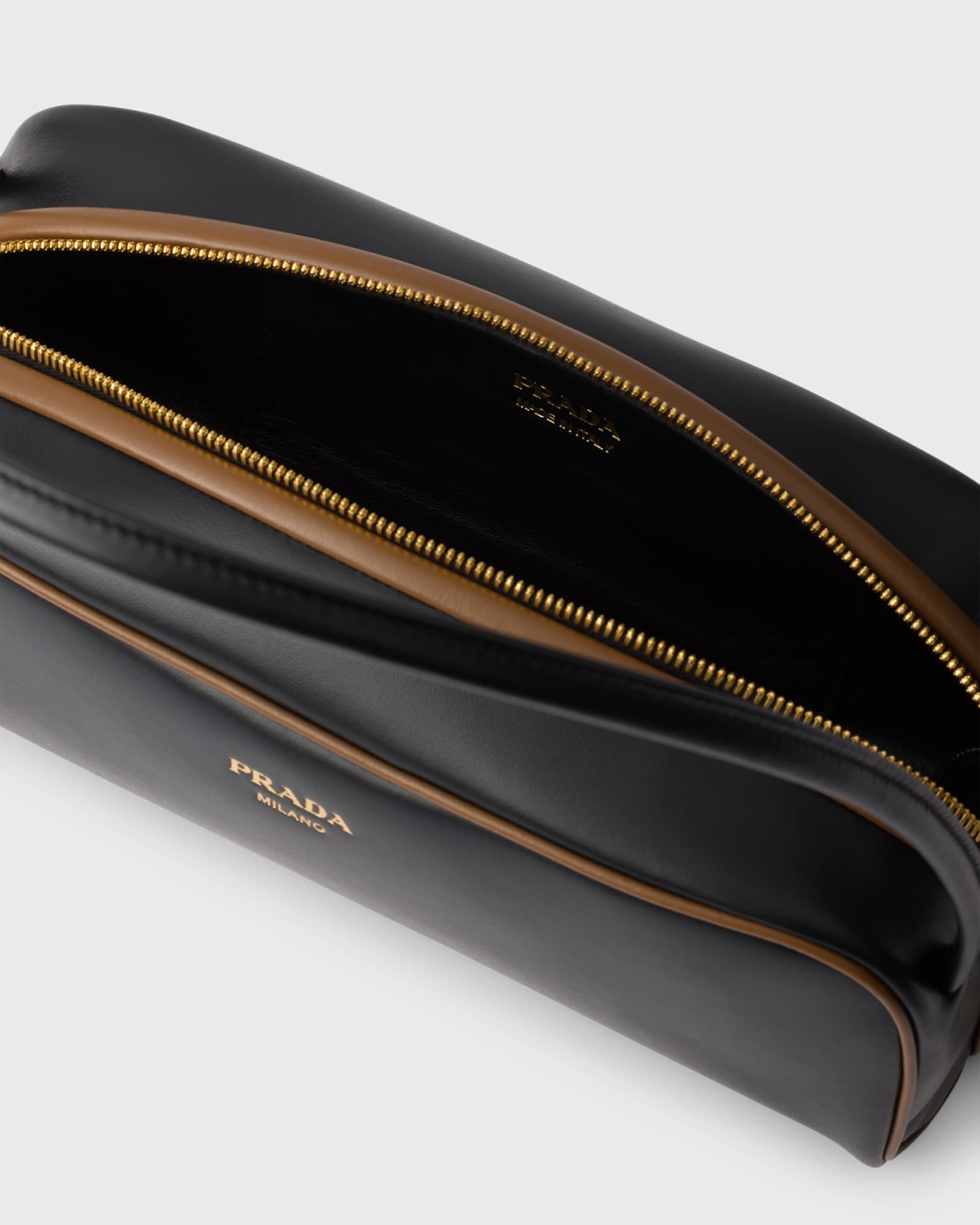 ☆VIP価格☆【PRADA】スイング スムースレザー ショルダーバッグ 注目の新作♪【PRADA】スイング スムースレザーショルダーバッグ