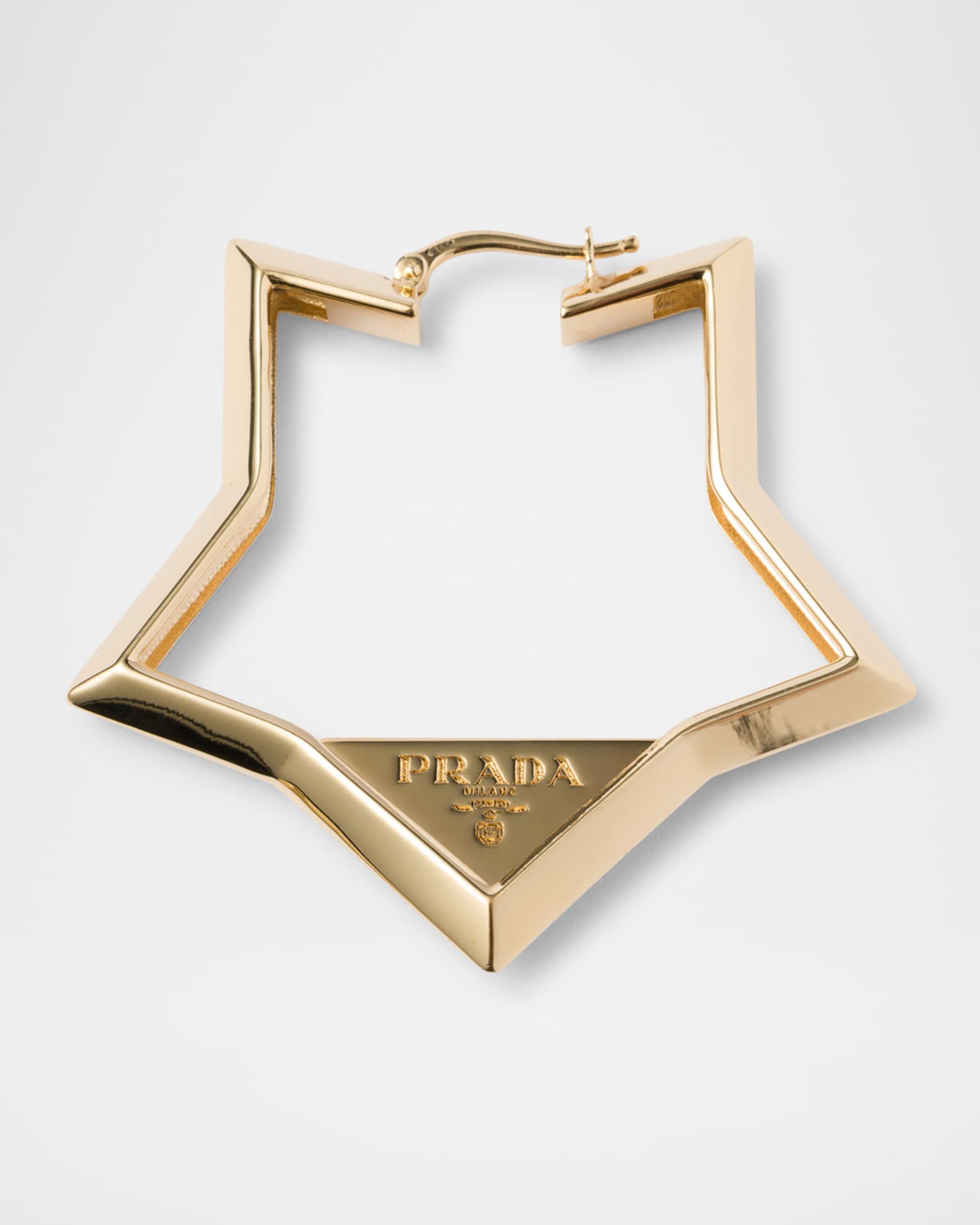 【PRADA】\"l earrings\"メタルトライアングルロゴピアス/gold Cutout logo earrings in gold - Prada | Mytheresa