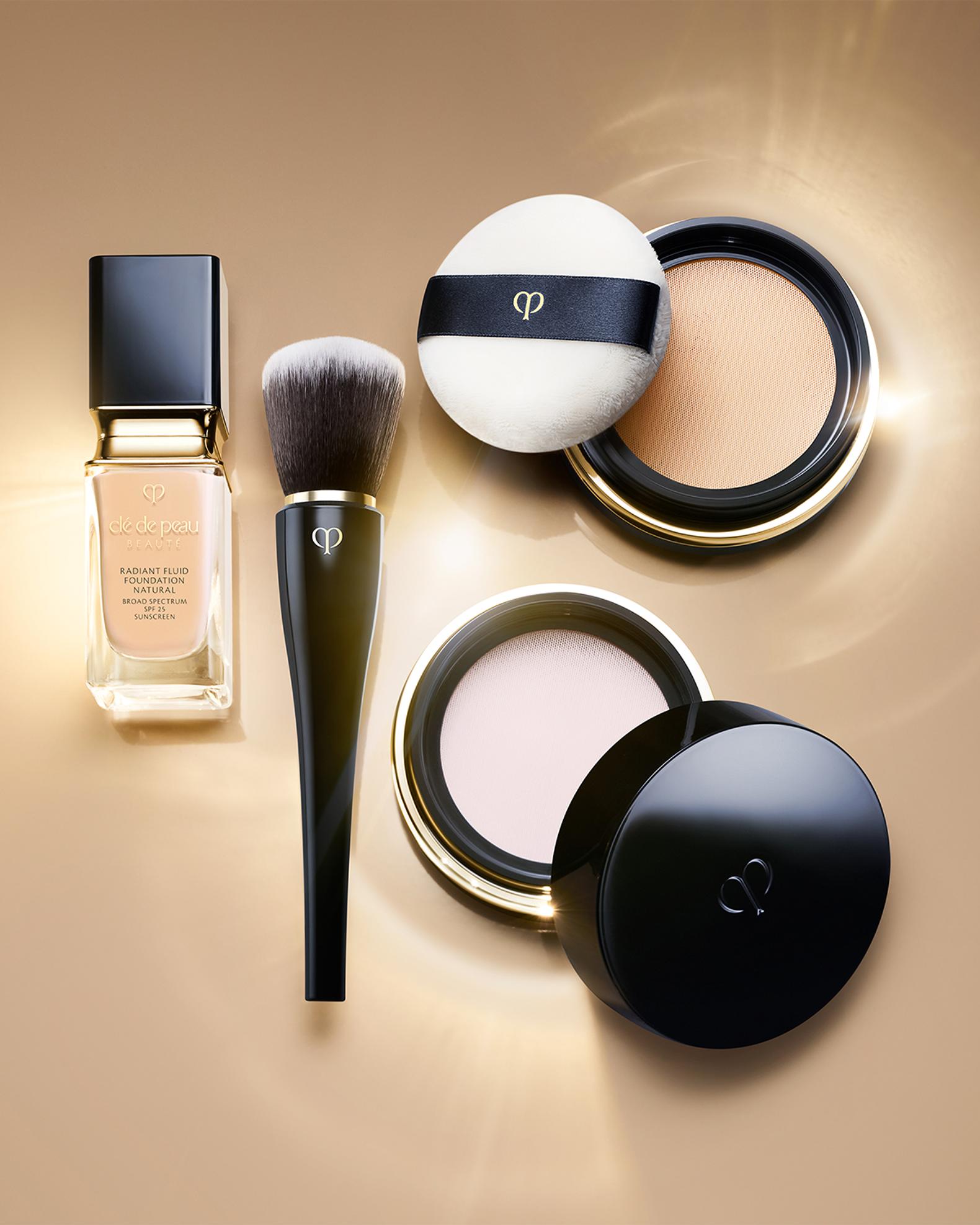 Cle de Peau Beaute Translucent Loose Powder | Neiman Marcus