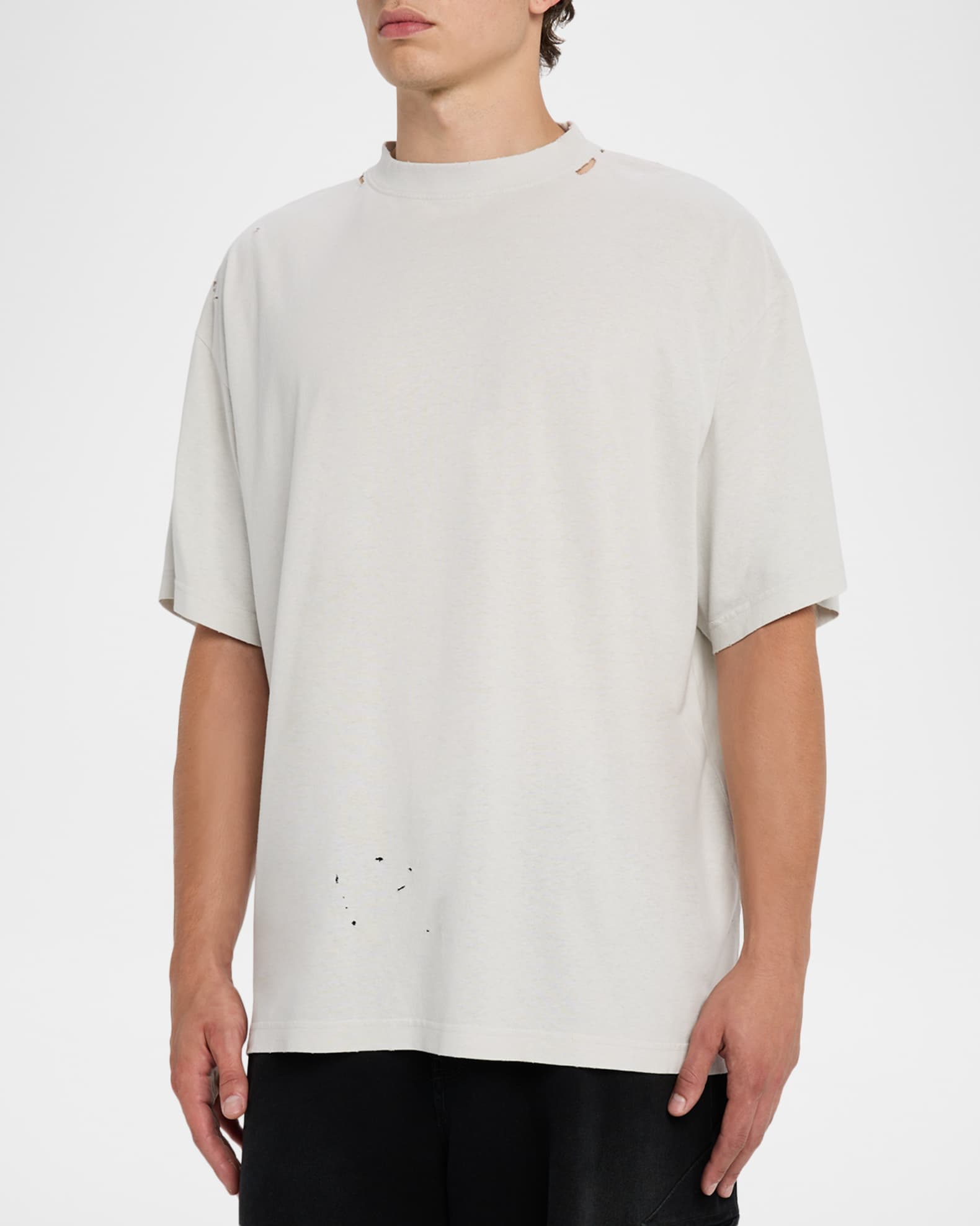 【BALENCIAGA】Blackletter Script フィッテッド Tシャツ Balenciaga Blackletter Script Oversized T Shirt | Neiman Marcus
