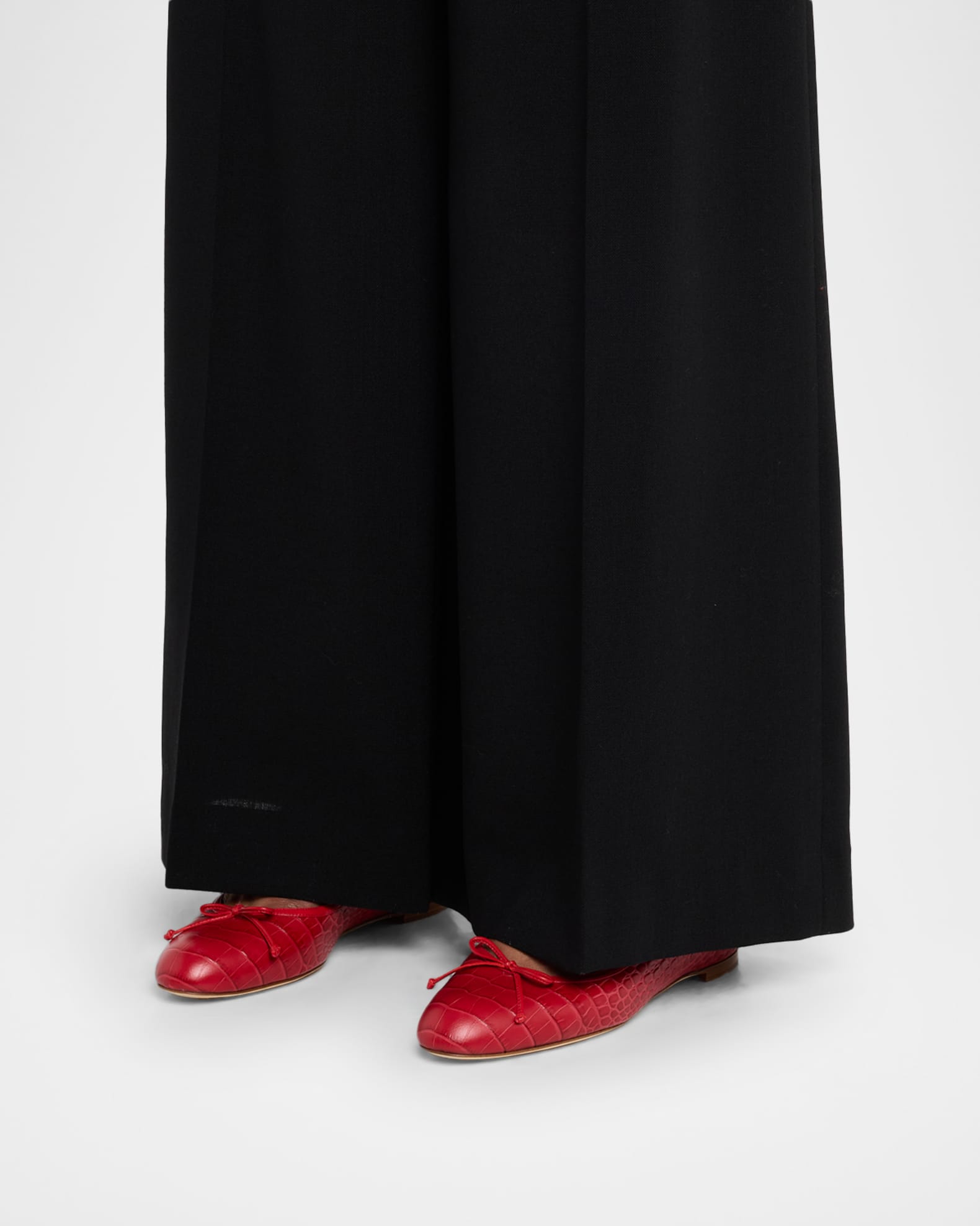 紅　ボッテガ財布　& MANOLO BLAHNIK Ballerina Manolo Blahnik Verallim Croc-Embossed Leather Ballerina Flats
