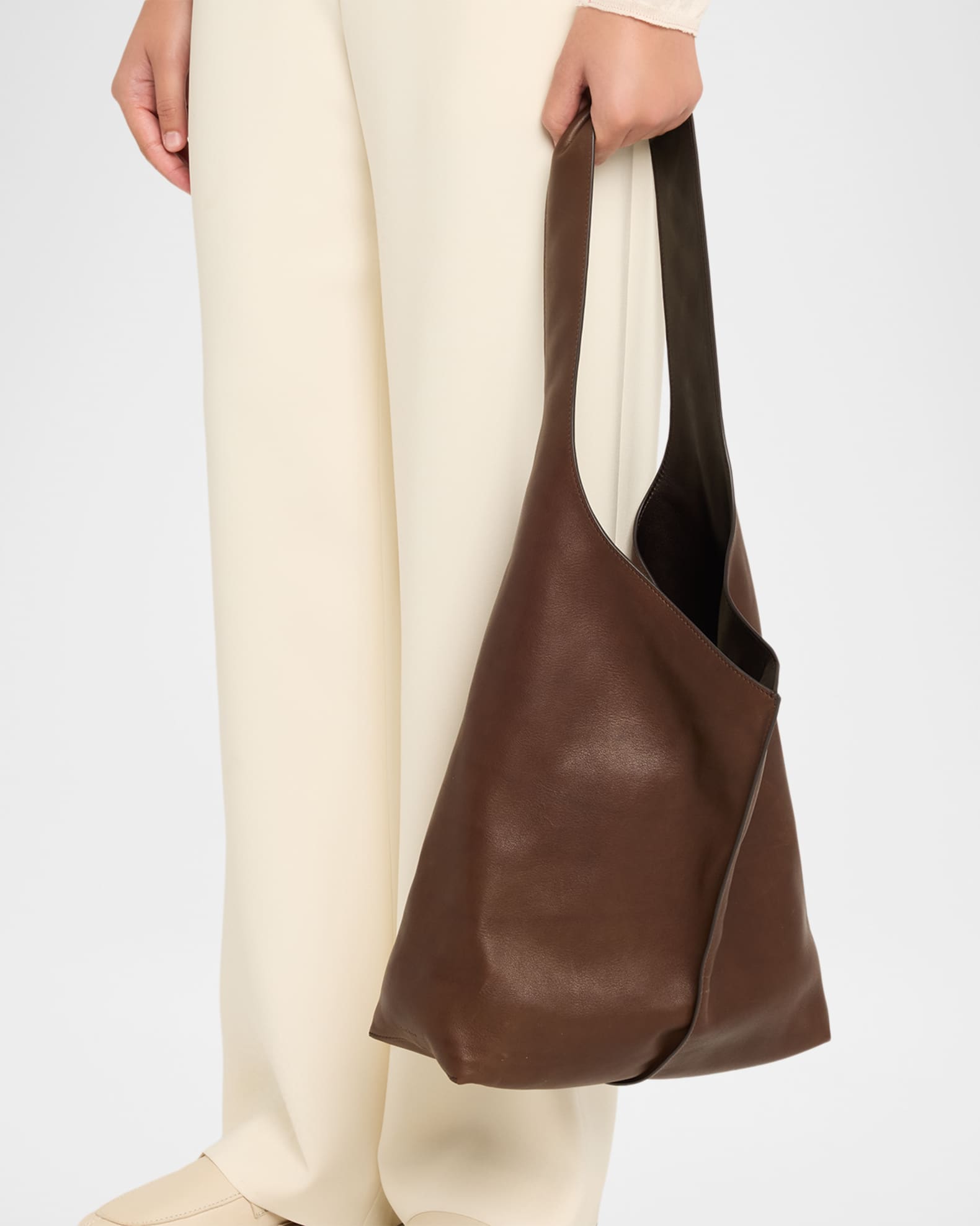 the row bindle bagスエードショルダーバック THE ROW Bindle small suede shoulder bag | NET-A-PORTER