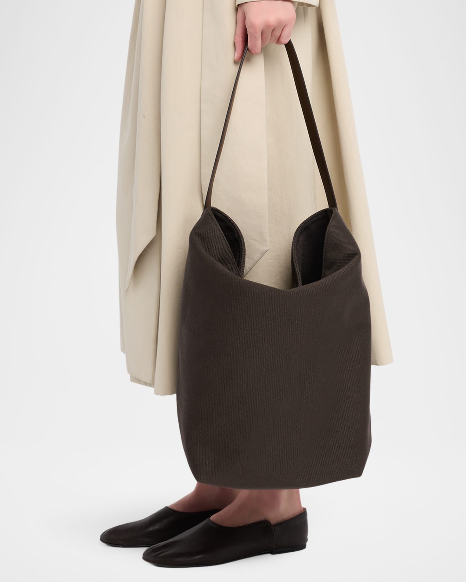 【maniR】 Ltote black マニマリス　manimarls Black leather Museo Soft Tote large with Marni Symbol embroidery