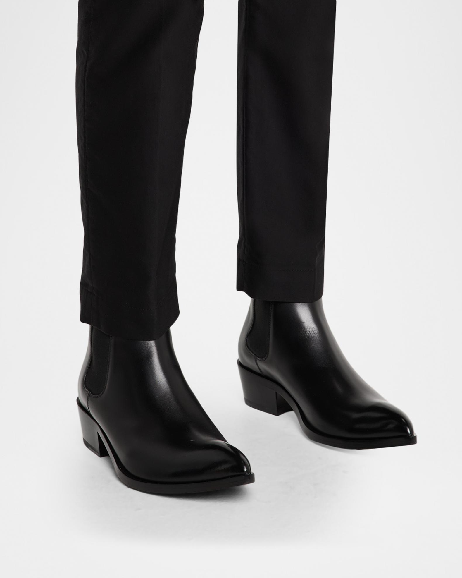 TOM FORD チェルシーブーツ ブラック TOM FORD Men's Burnished Leather Chelsea Boots | Neiman Marcus