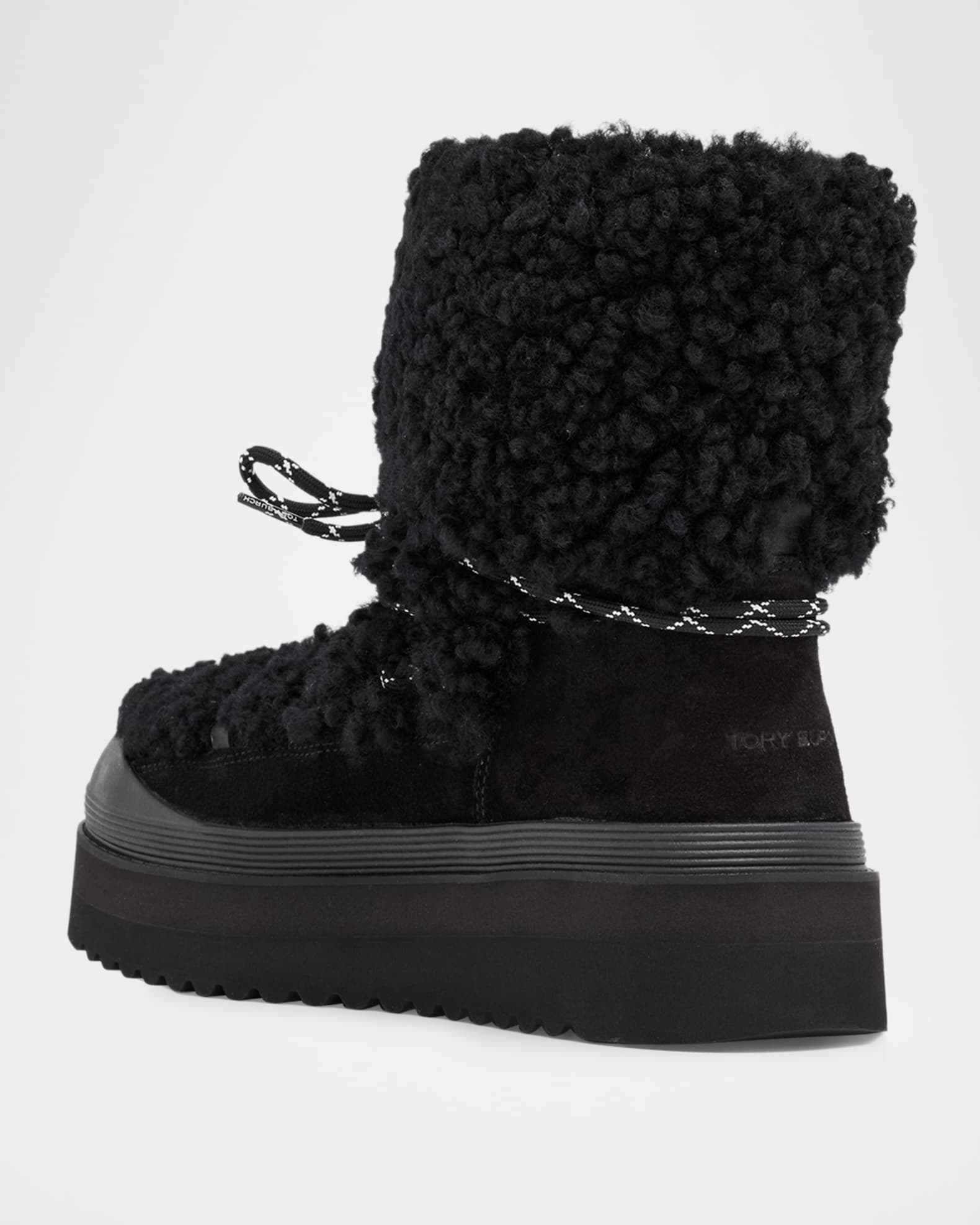 Tory Burch ブラックファー付きモカシン Tory Burch Mellow Shearling Lace-Up Ankle Boots | Neiman Marcus