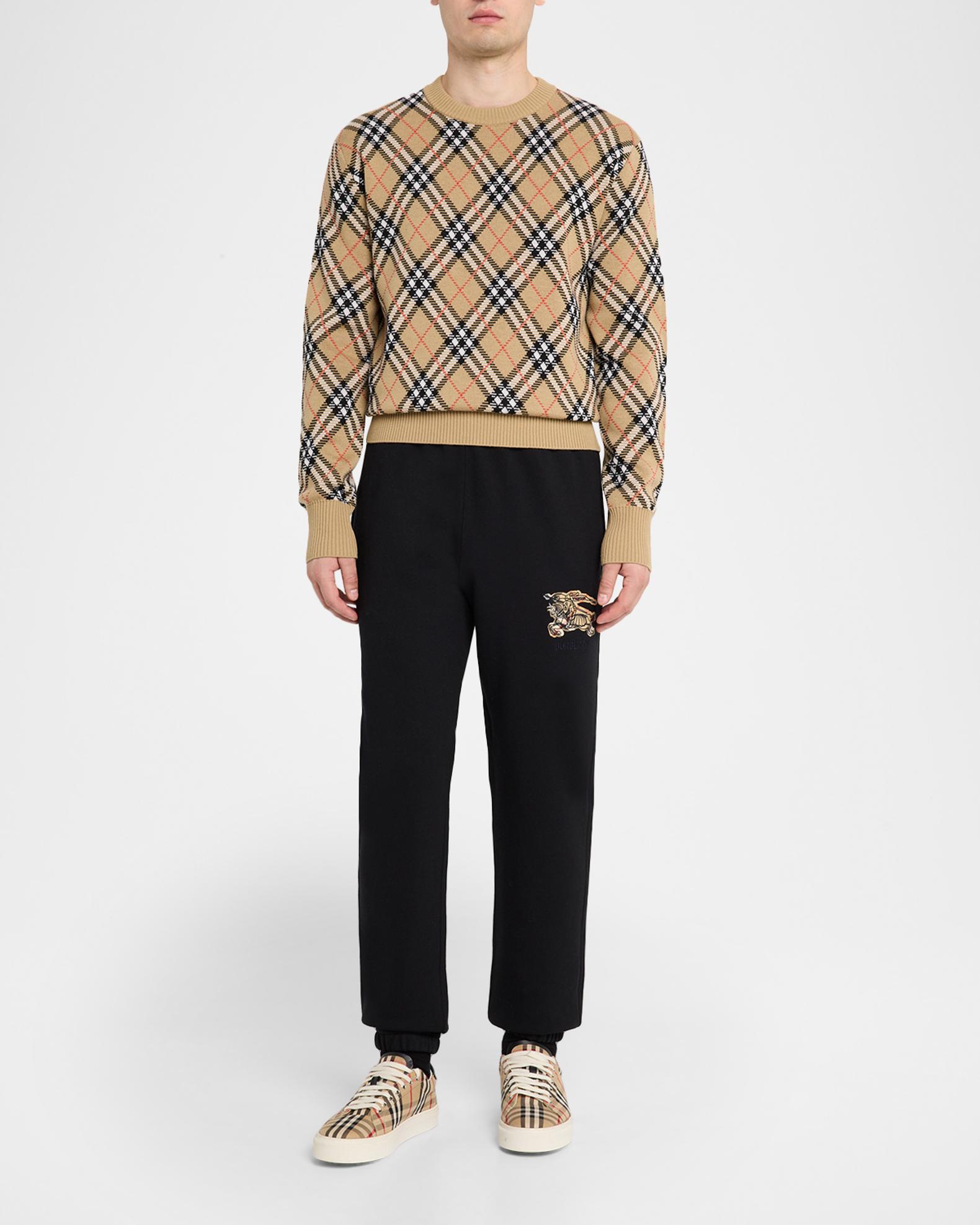 Burberry Men display picture 1