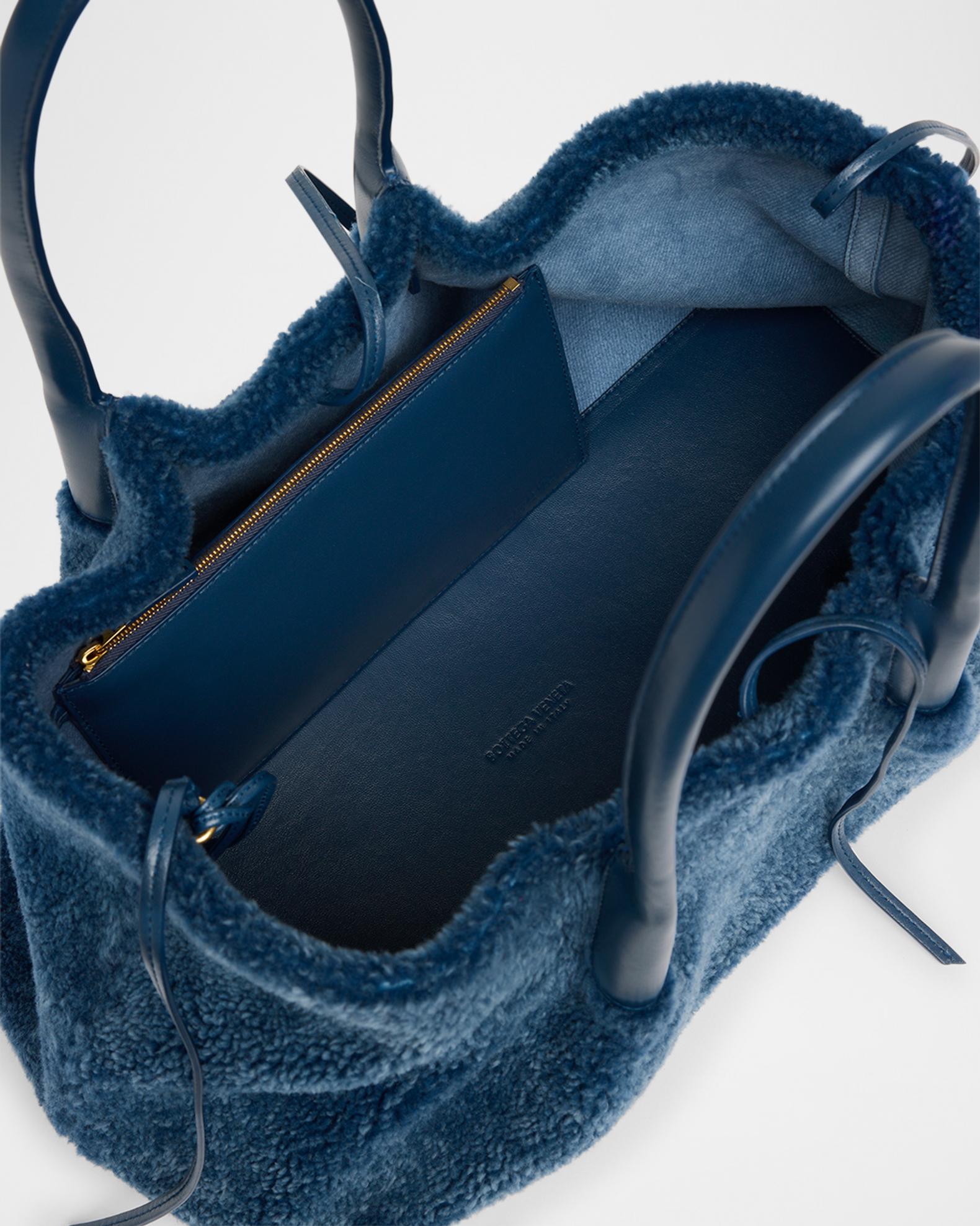 Bottega Veneta ファーバッグ Bottega Veneta Pinacoteca Reversible Shearling Tote Bag | Neiman