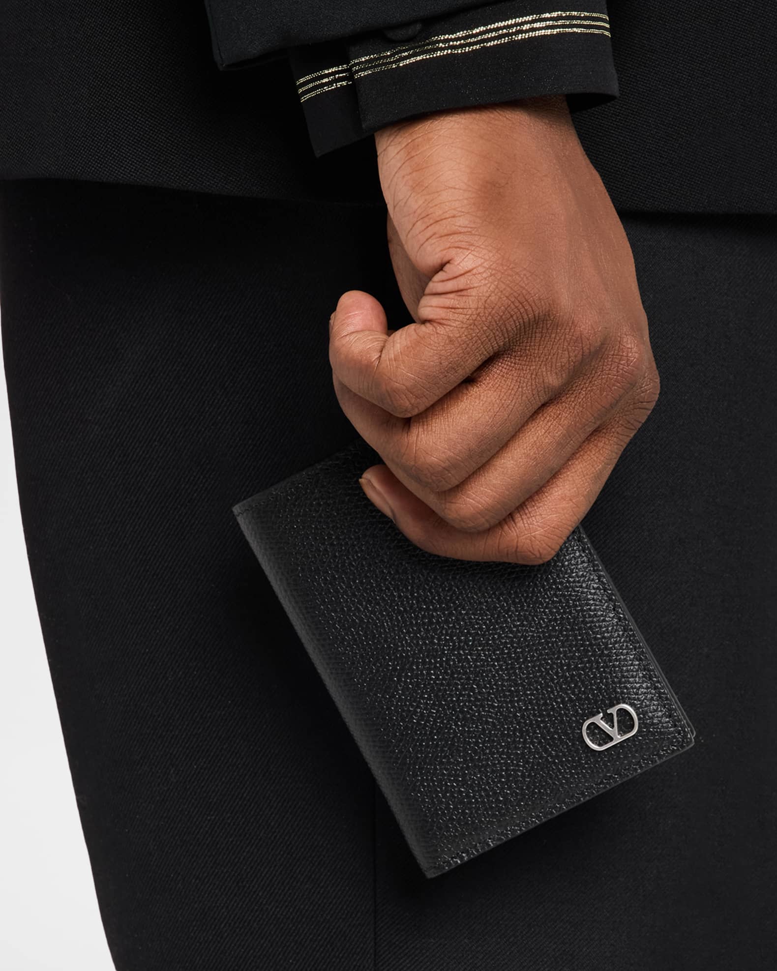 ✨Bランク✨　Valentino Garavani カードケース　マネークリップ Valentino Garavani Men's Vlogo Signature Grainy Calfskin Card