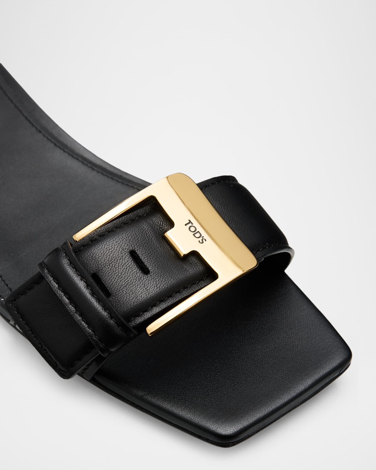 TODYAFUL Leather Slide Sandals ¥24,200 黒 Tod's Buckle Nappa Leather Flat Slide Sandals | Neiman Marcus