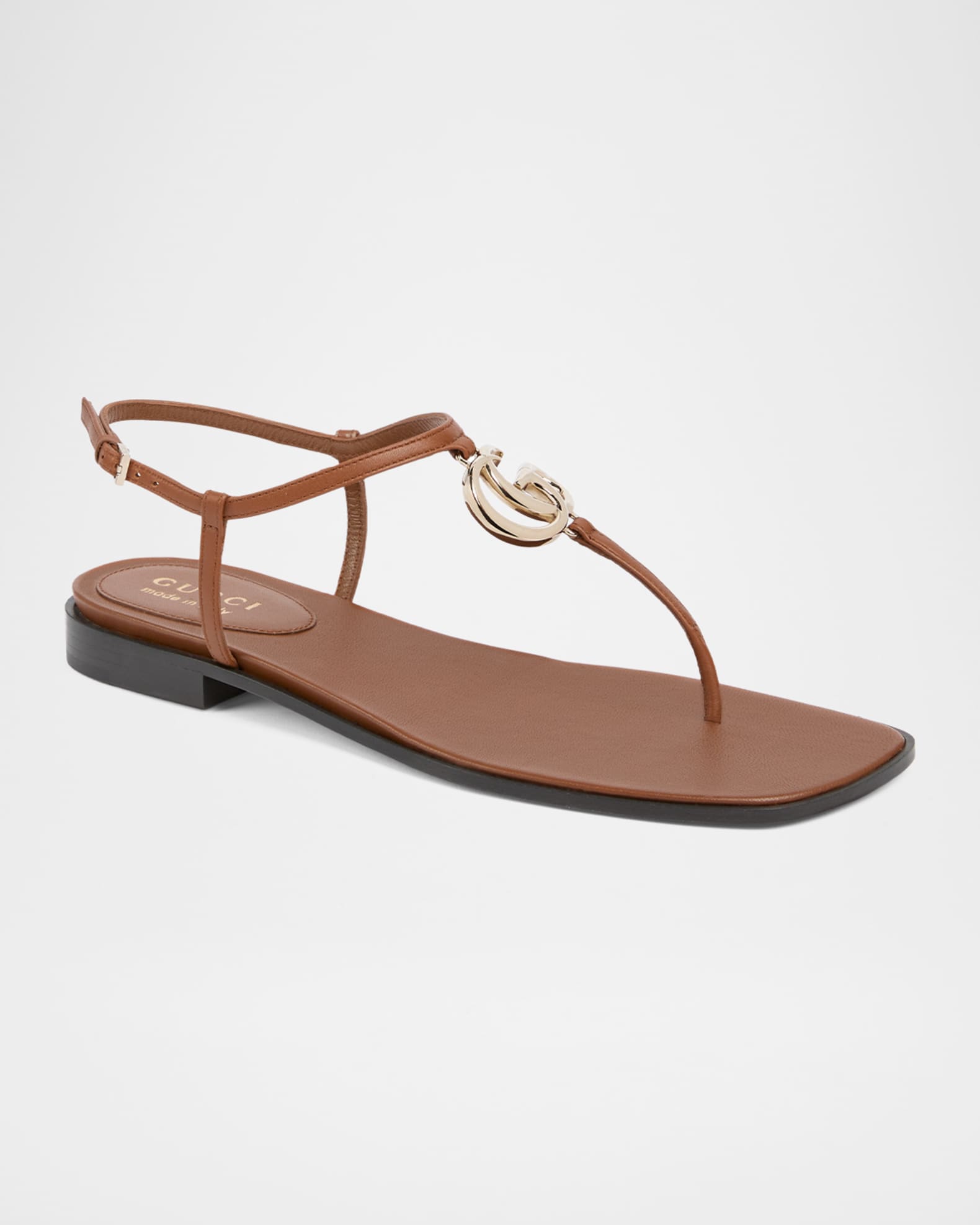 【リサ】GUCCI Marmont レザー サンダル ロゴ入り Gucci GG Marmont Leather Thong Sandals | Neiman Marcus