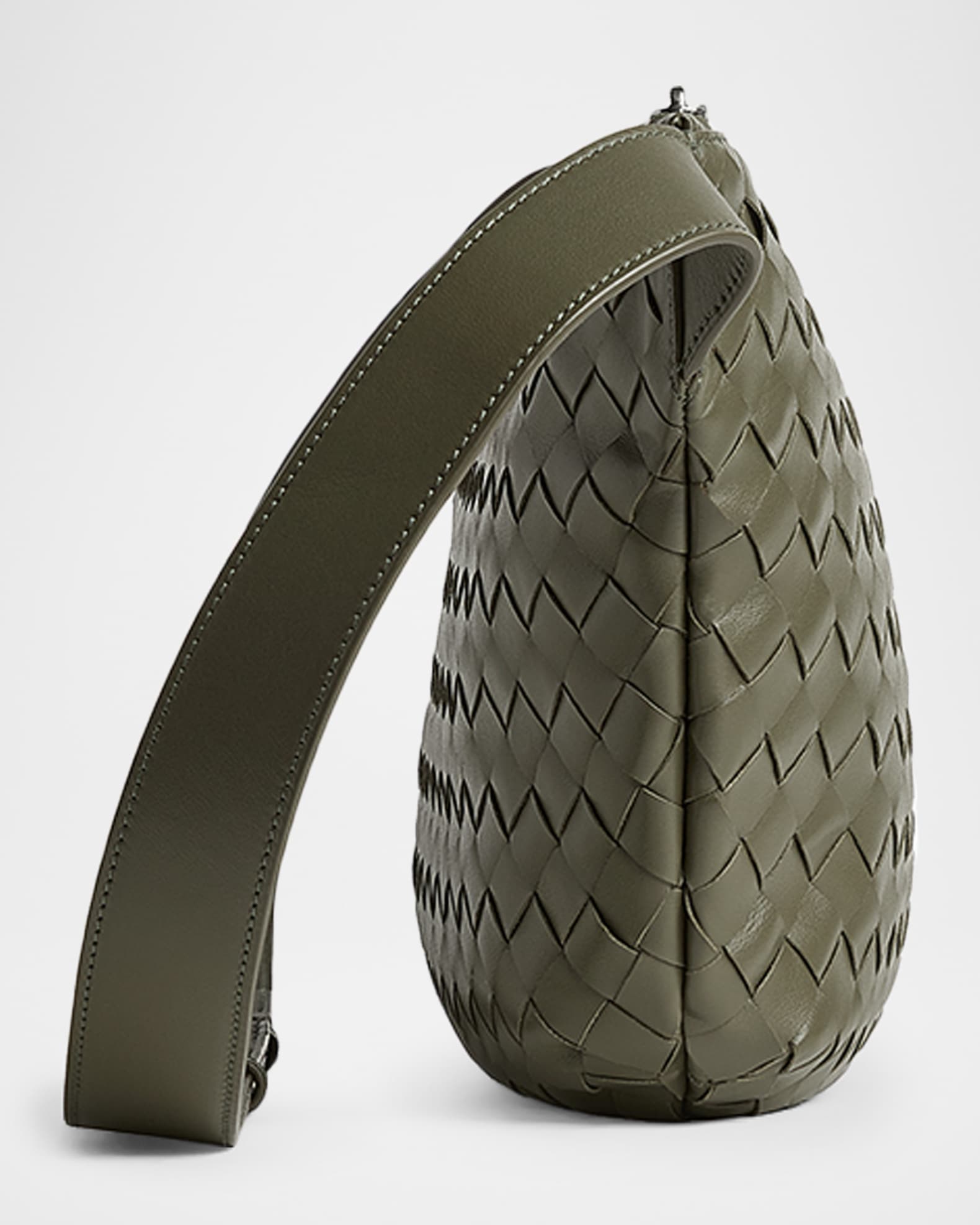 バッグ BOTTEGA VENETA Men's Small Intrecciato Zipped Tote in Black | Bottega Veneta DK