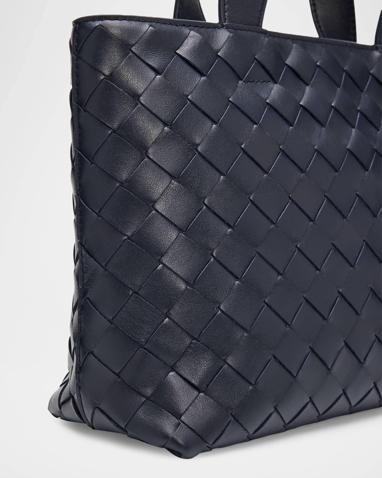 バッグ BOTTEGA VENETA INTRECCIATO LEATHER BAG 6a48ac20-55b2-496a-aab7-