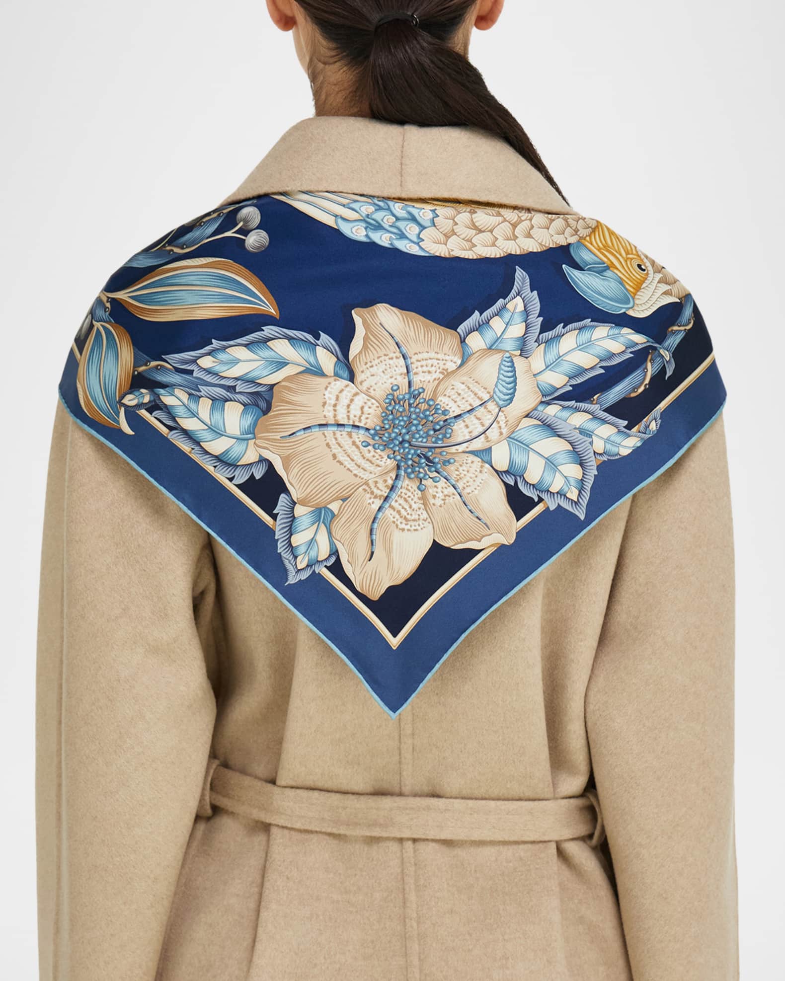 タグ付き新品Salvatore Ferragamo 水鳥デザイン スカーフ Ferragamo Parrots Print Silk Scarf | Neiman Marcus