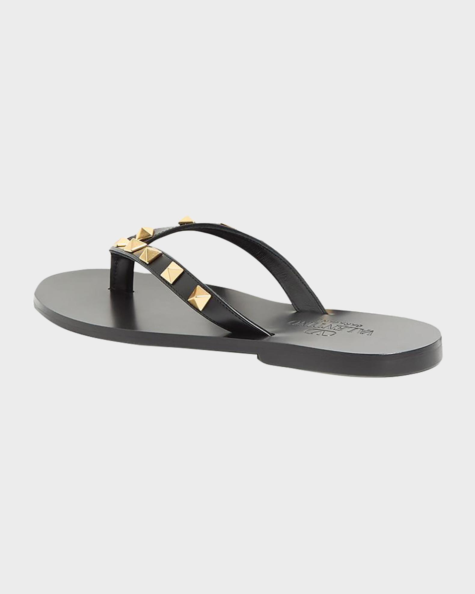 バレンティノ　 ROCKSTUD SANDALS Valentino Garavani Rockstud Leather Flat Thong Sandals | Neiman Marcus