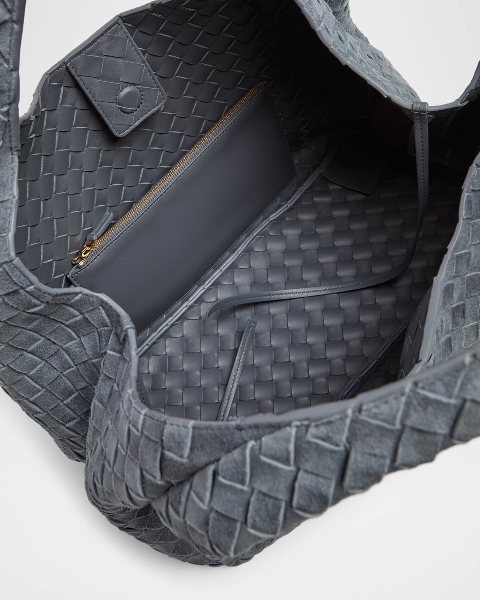 ま*す様 BOTTEGA VENETA　ボディーバッグ Bottega Veneta Campana Large Suede Shoulder Bag | Neiman Marcus