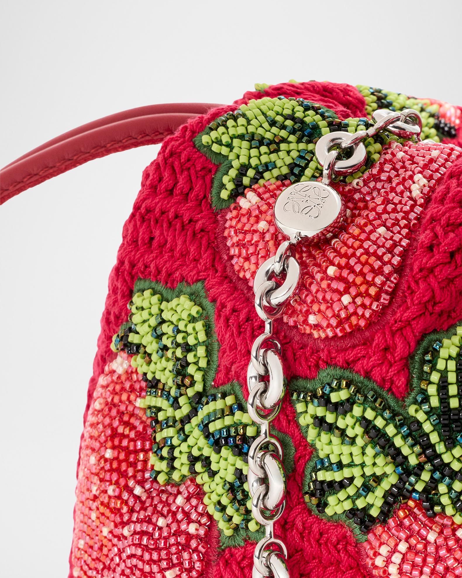新品 LOEWE x Paula's Ibiza ウォーターメロン クロシェ LOEWE x Paula's Ibiza Strawberry-Beaded Crochet Clutch Bag
